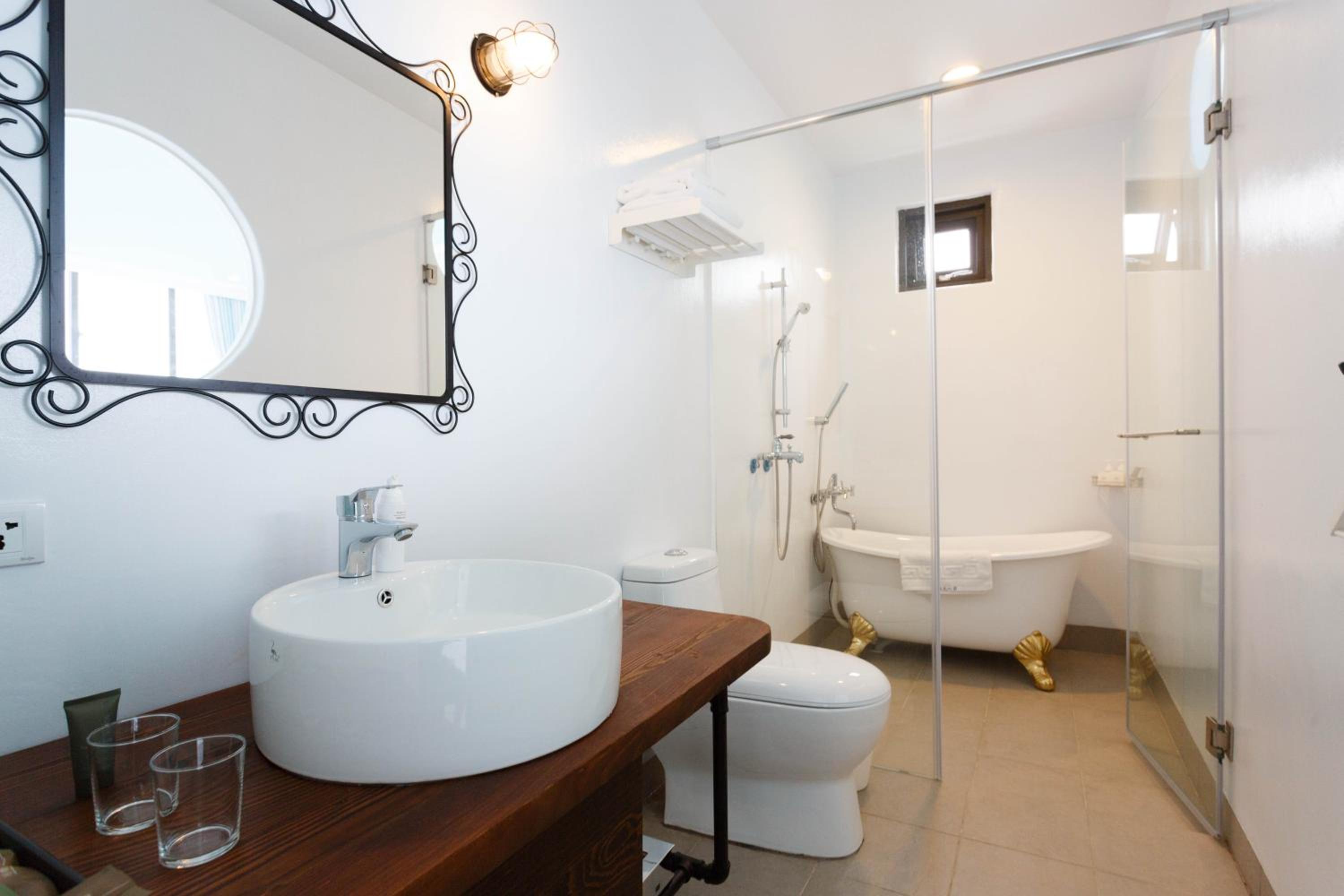 Deluxe Double Room with Sea View - Photo 3