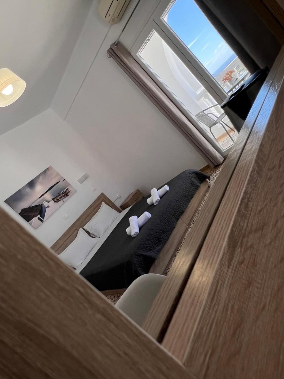Double Room with Balcony and Sea View - Photo 6