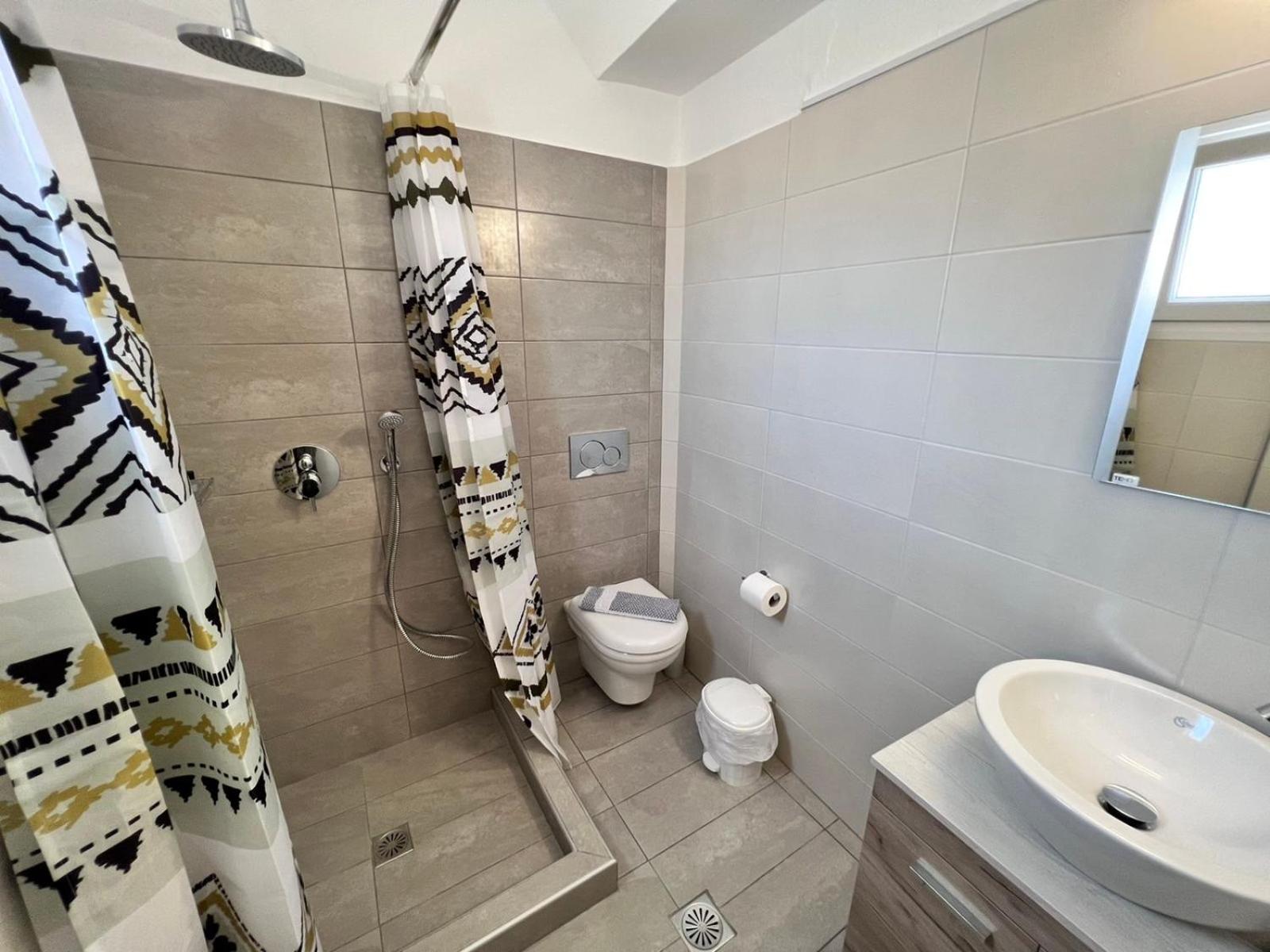 Double or Twin Room - Photo 8
