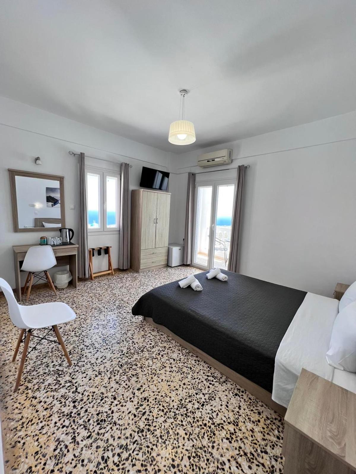 Double Room with Balcony and Sea View - Photo 8