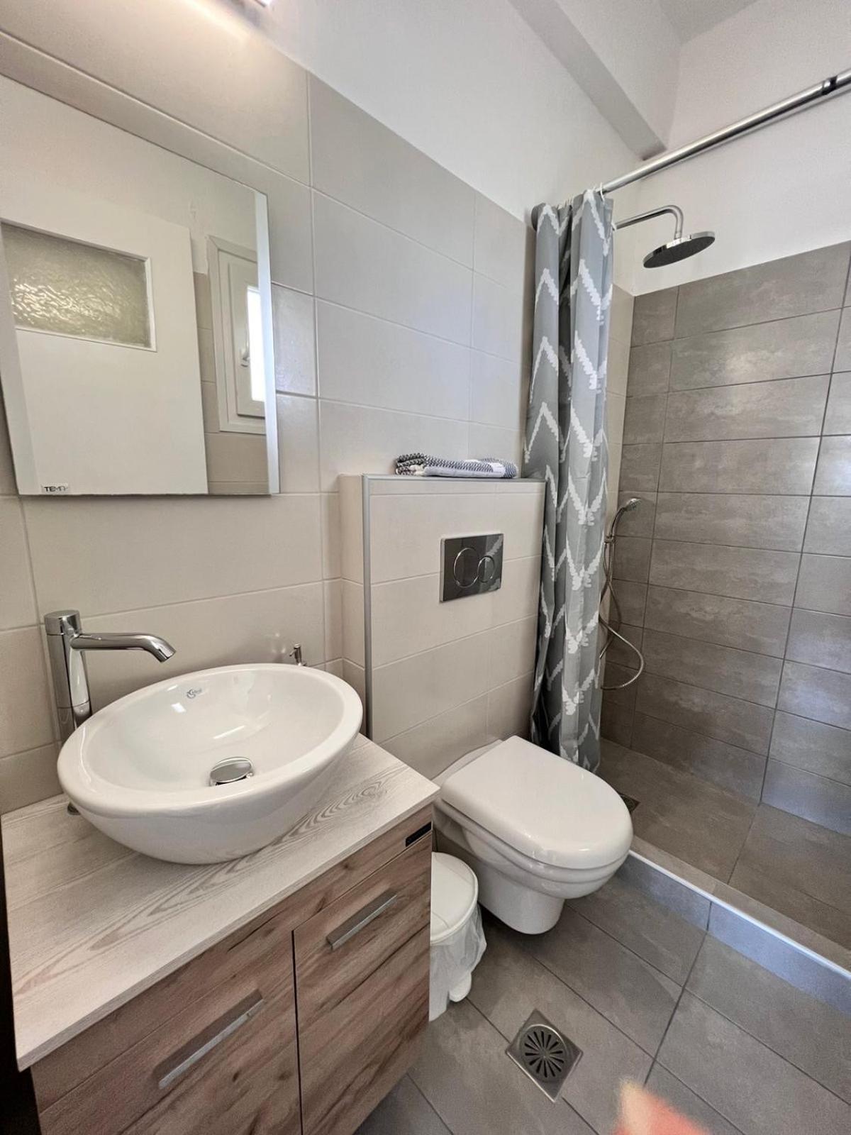 Double Room with Balcony and Sea View - Photo 9
