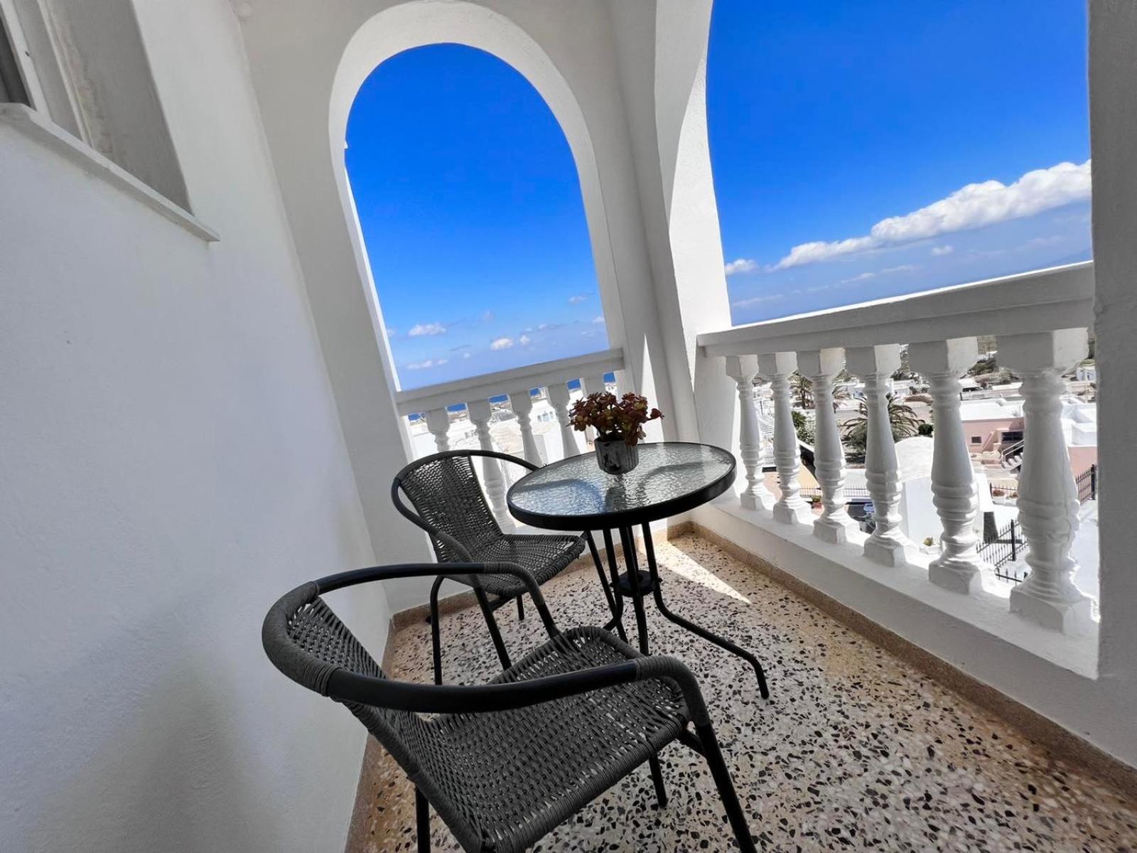 Double Room with Balcony and Sea View - Photo 10
