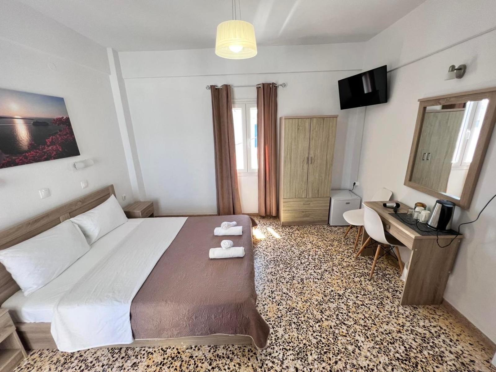 Double Room with Balcony and Sea View - Photo 12