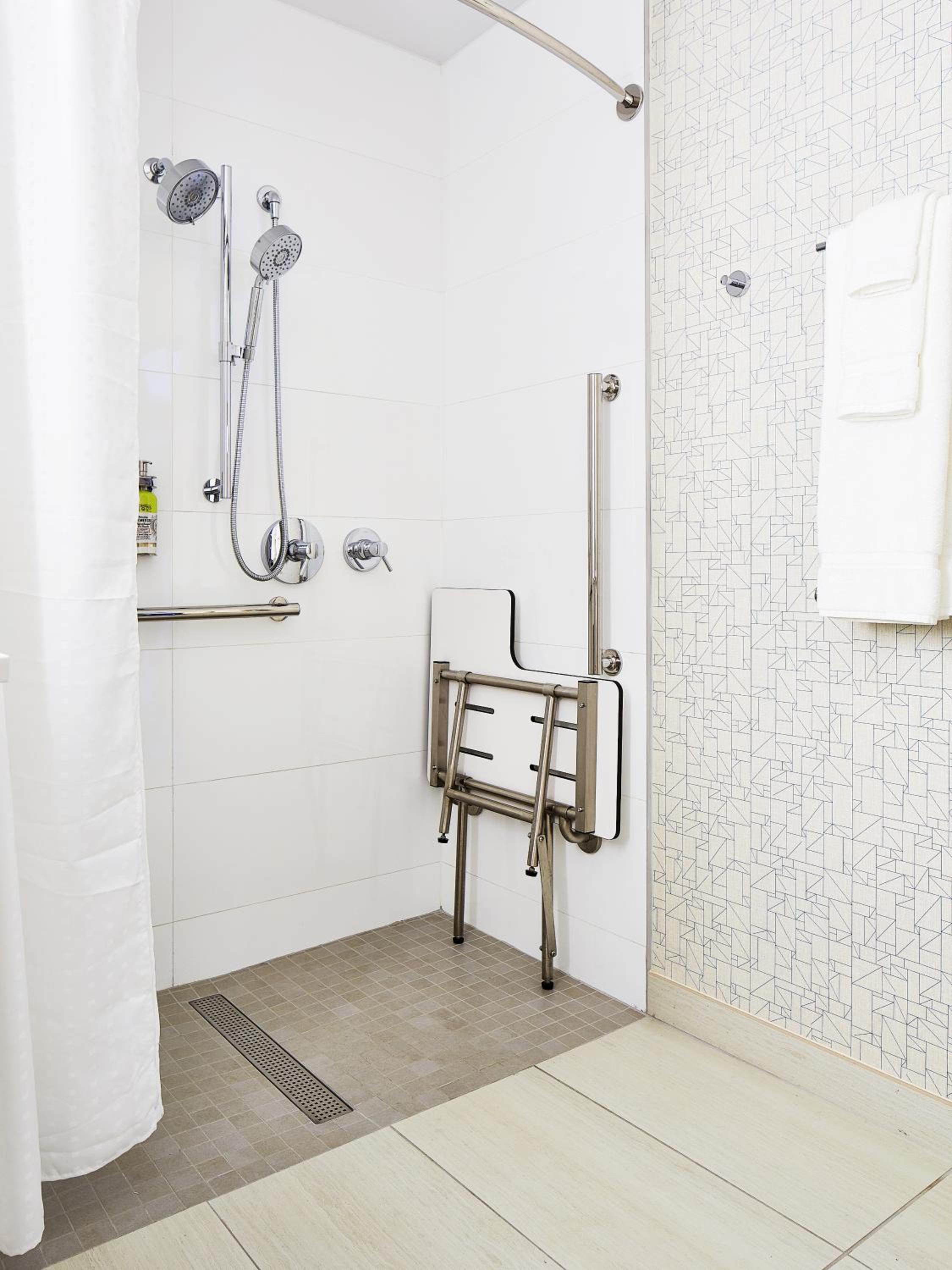 Double Room with Two Double Beds - Hearing Accessible - Roll in Shower - Photo 2