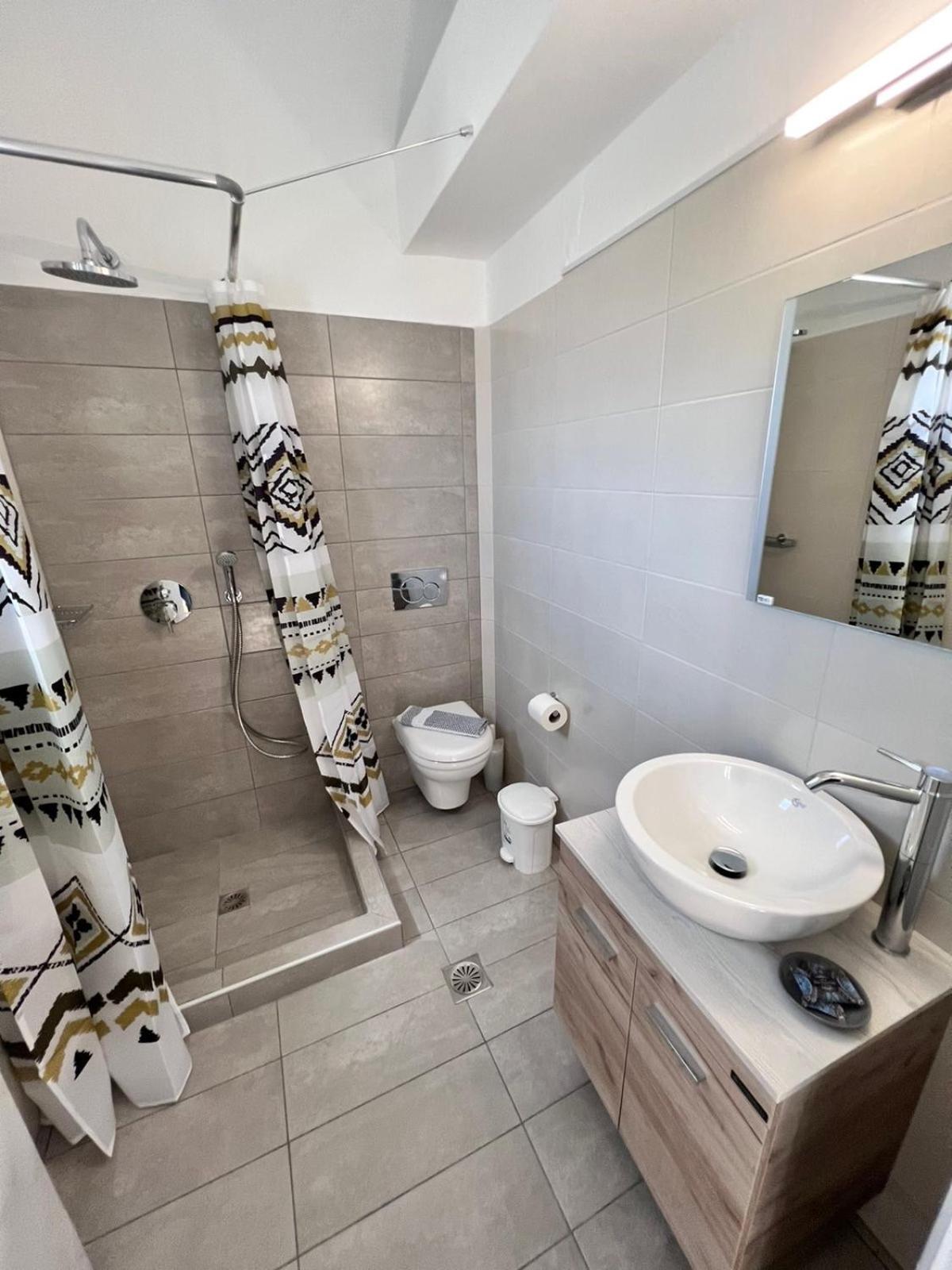 Double or Twin Room - Photo 6