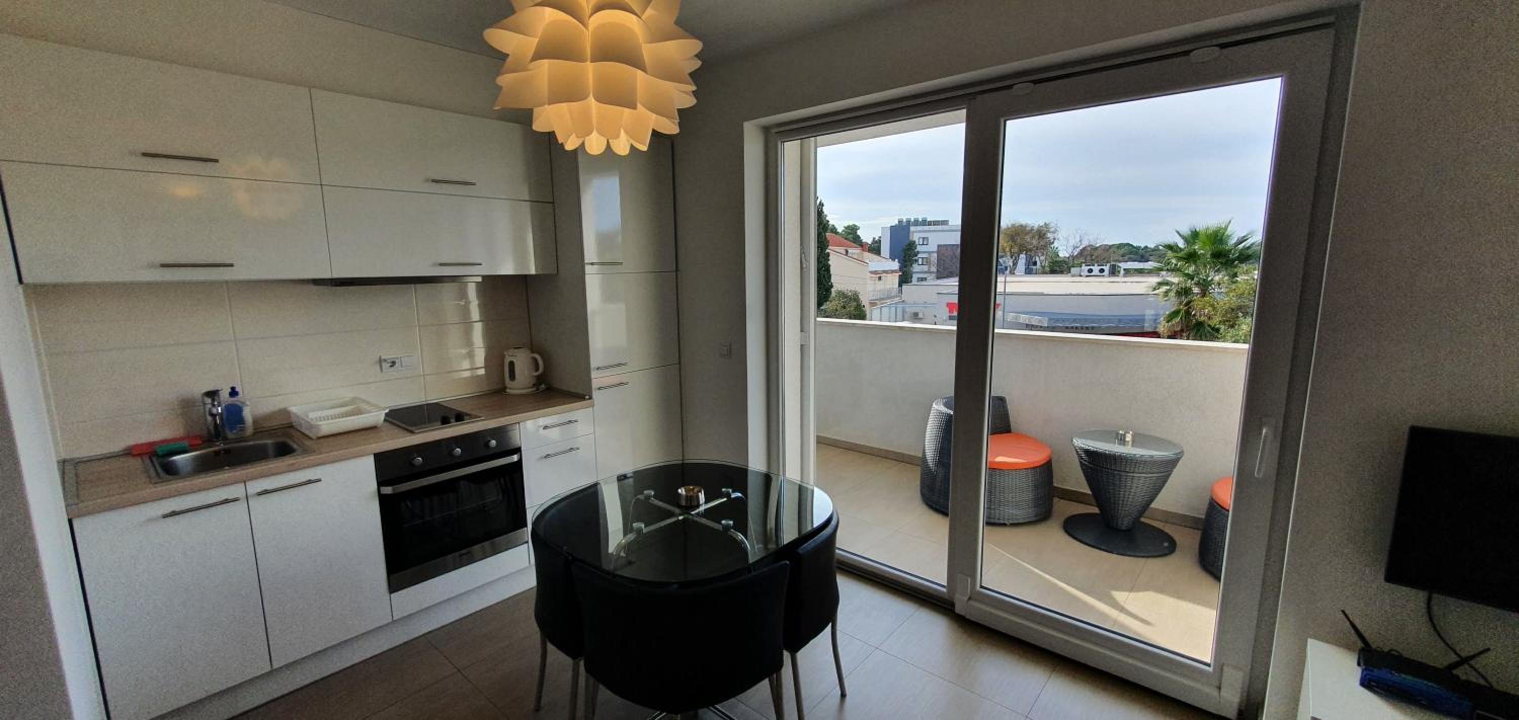 Studio Apartment with Balcony photo 2