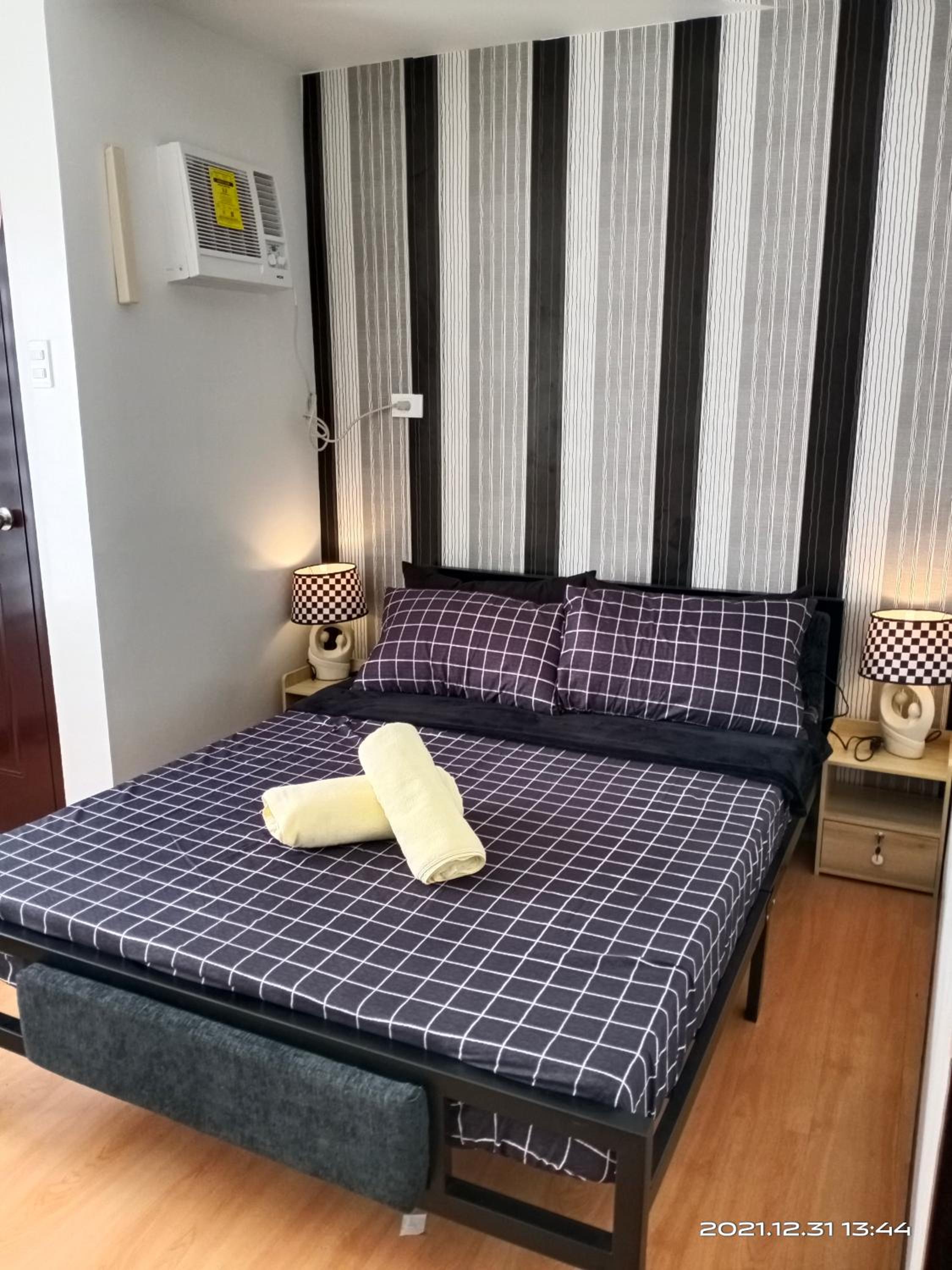 One-Bedroom Apartment - Photo 1