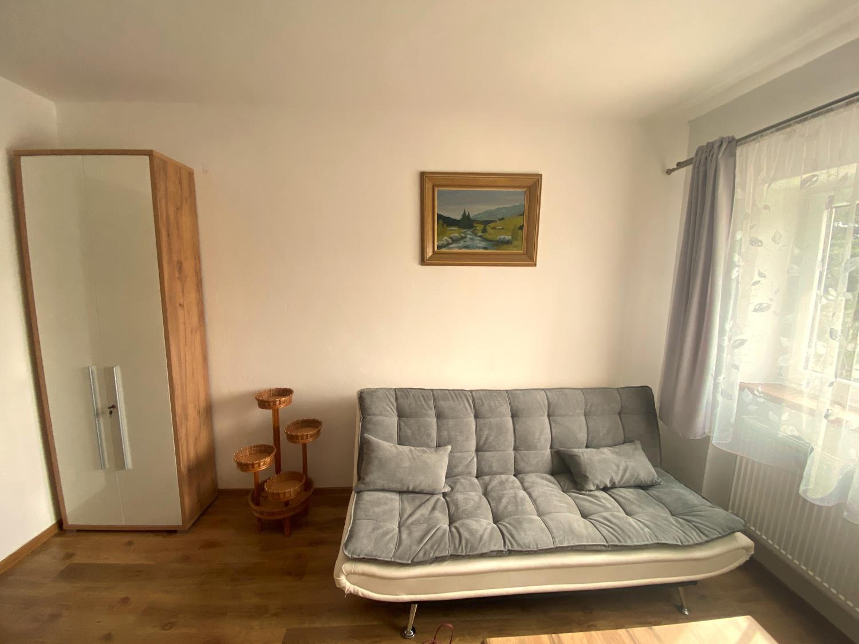 One-Bedroom Apartment photo 1