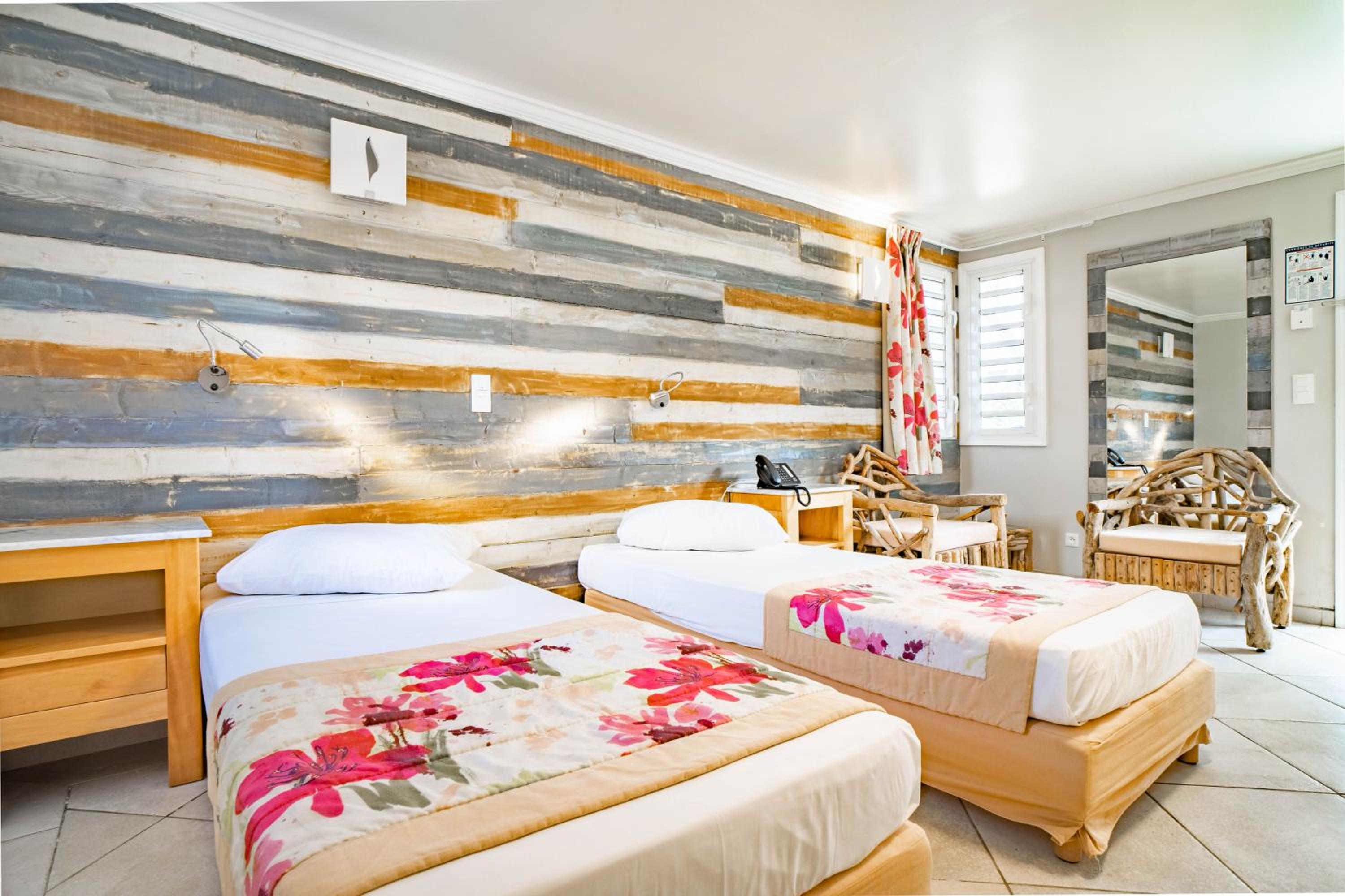 Chambre Double Supérieure "18 Ans Et Plus" - Lits Simples
