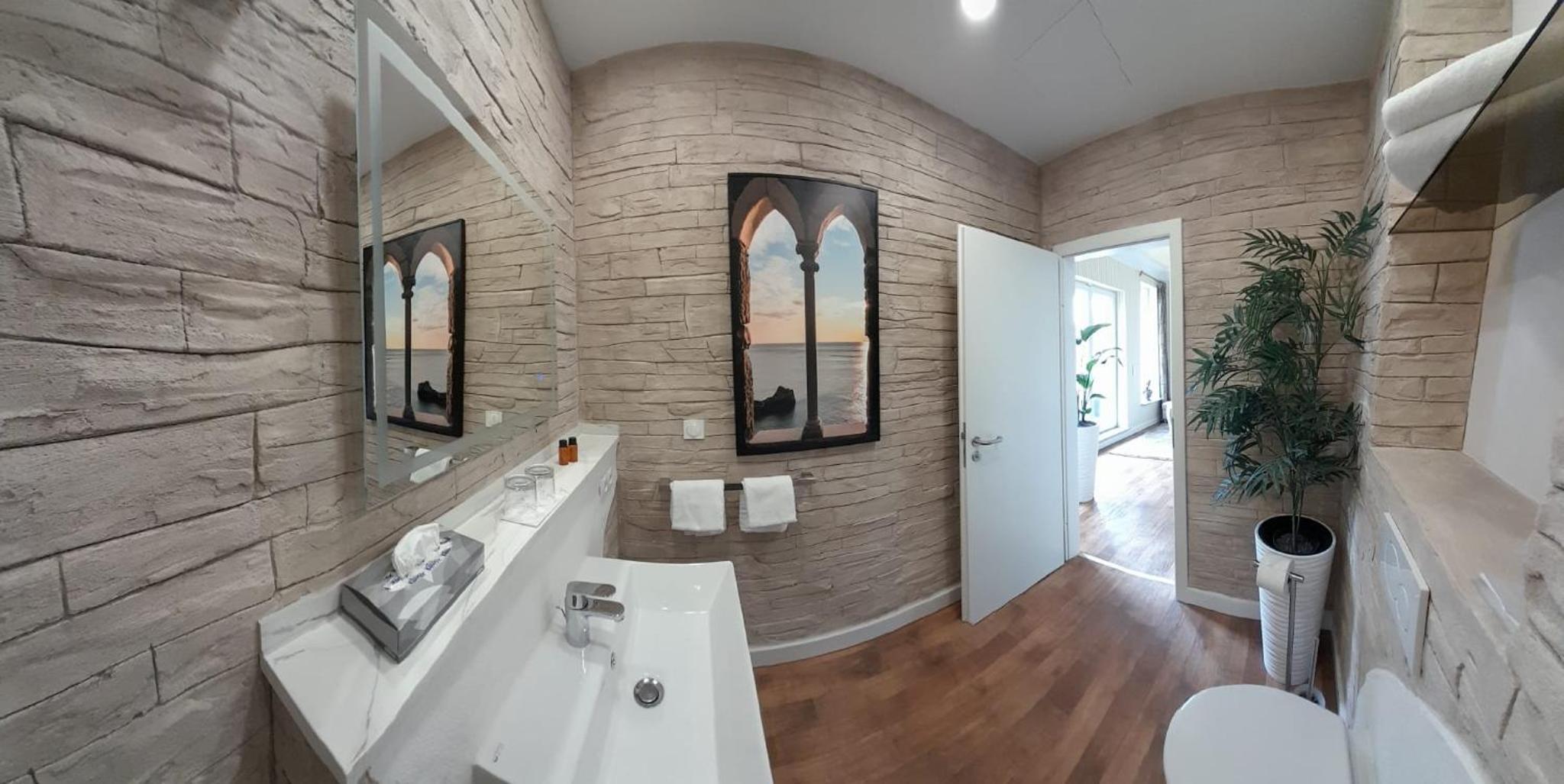 Junior Suite with Balcony photo 2