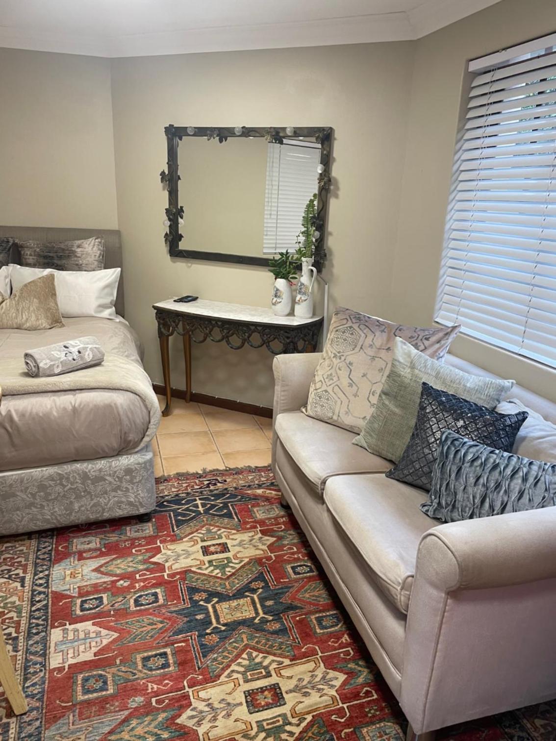 One-Bedroom Apartment - Photo 4