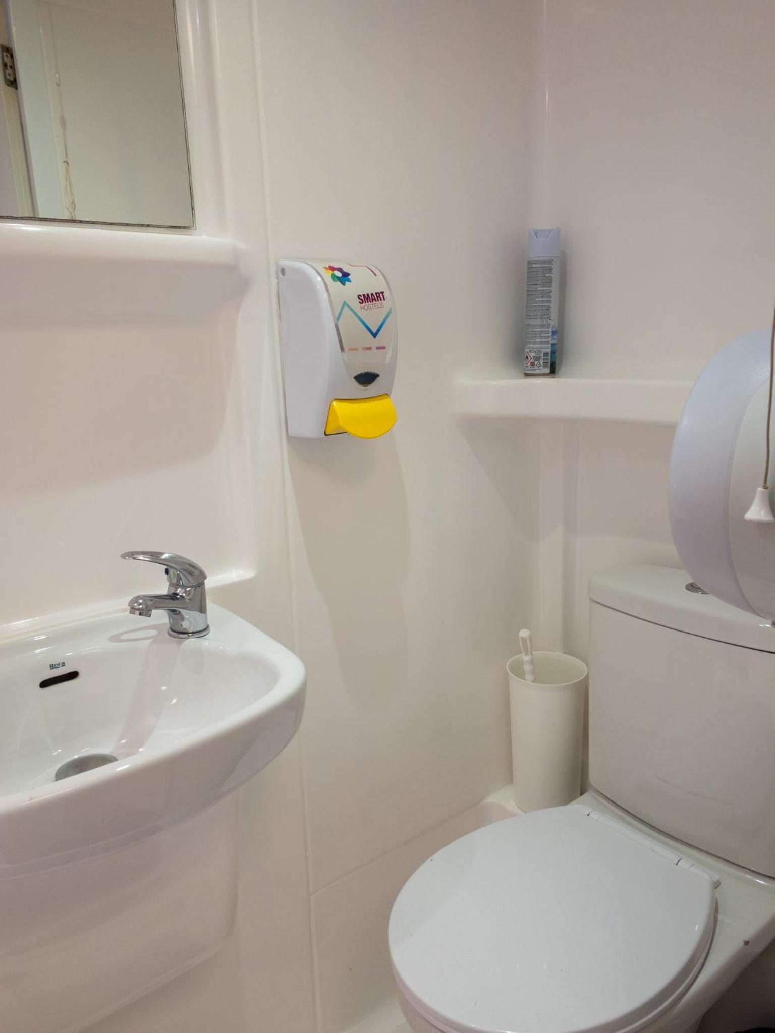 Twin Room with Private Bathroom — the supplier's photographs — photo 6