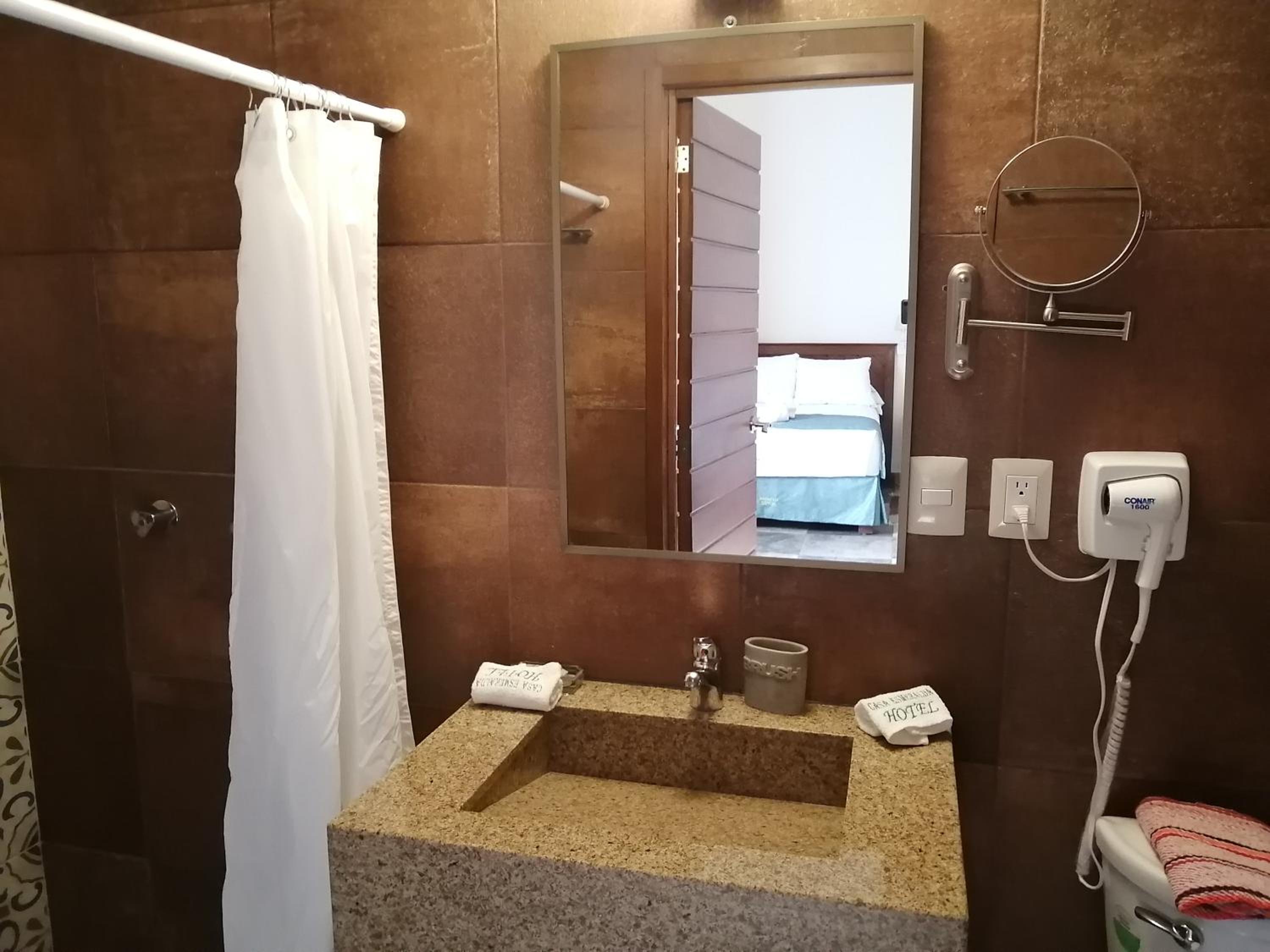 Large Twin Room photo 2