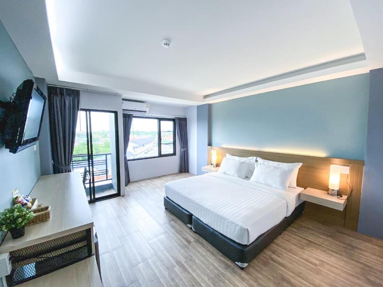 Standard King Room photo 2