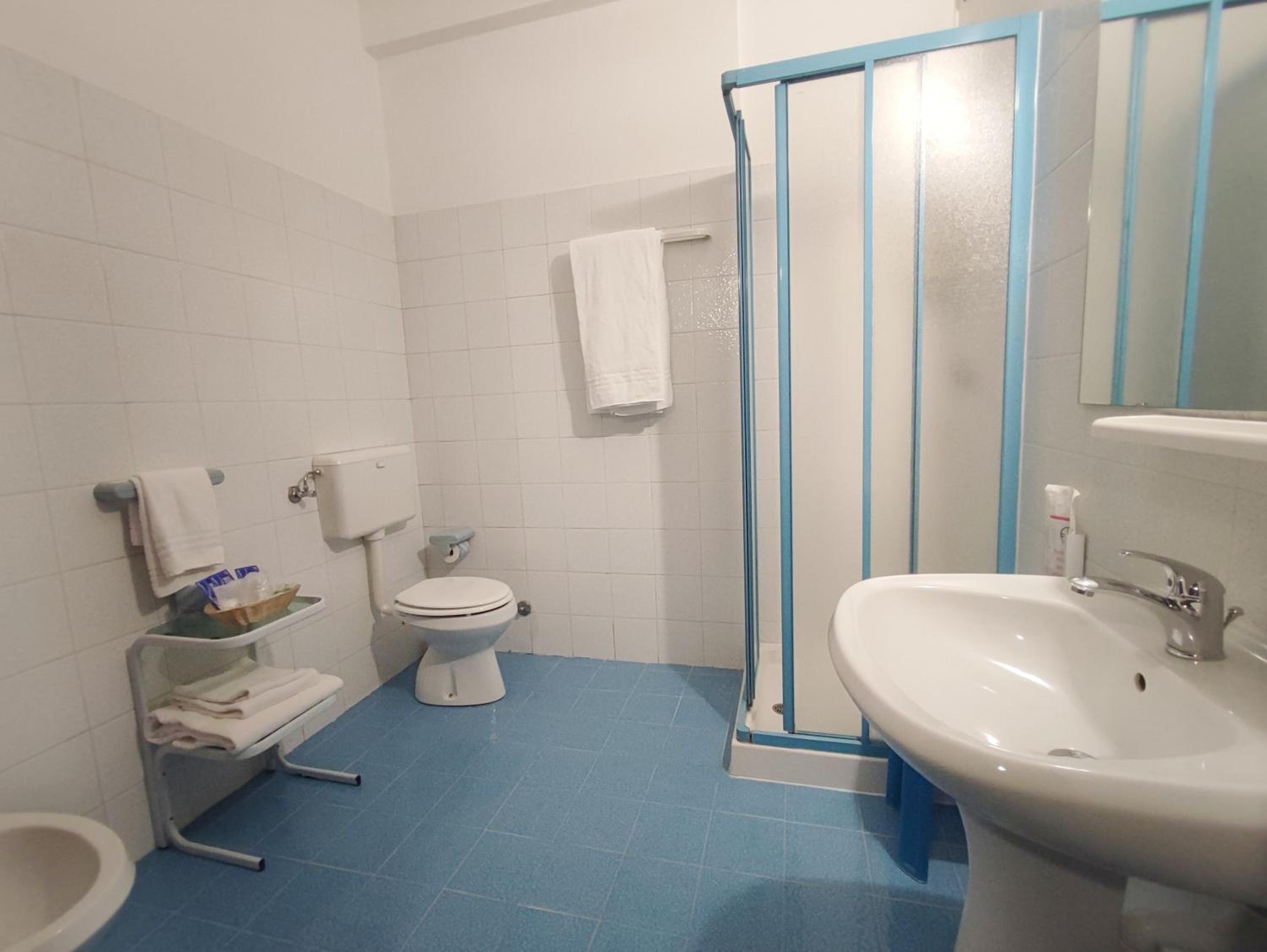 Basic Double or Twin Room photo 2