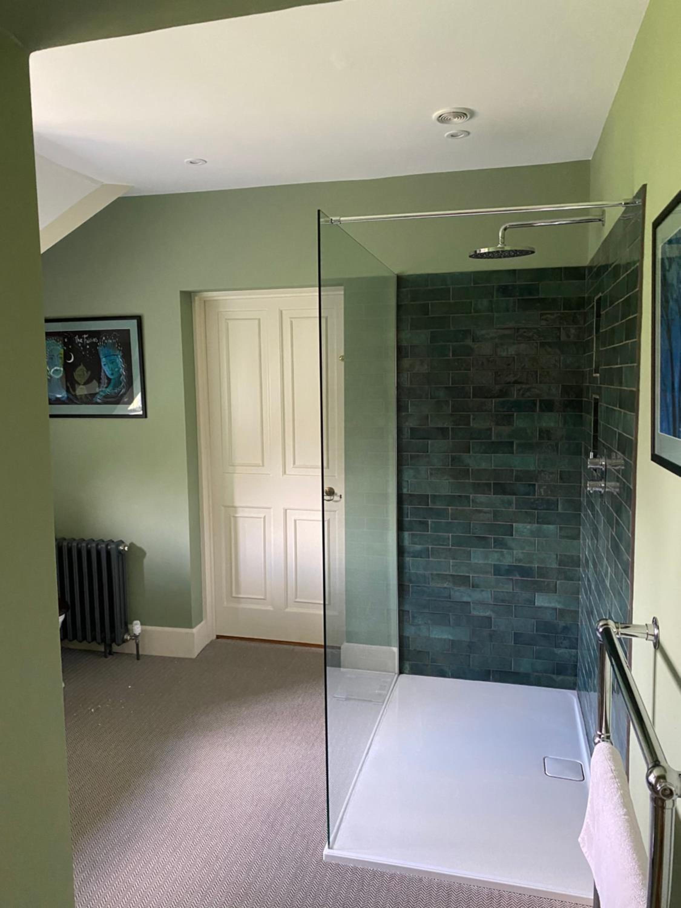 Deluxe King Suite - Photo 14