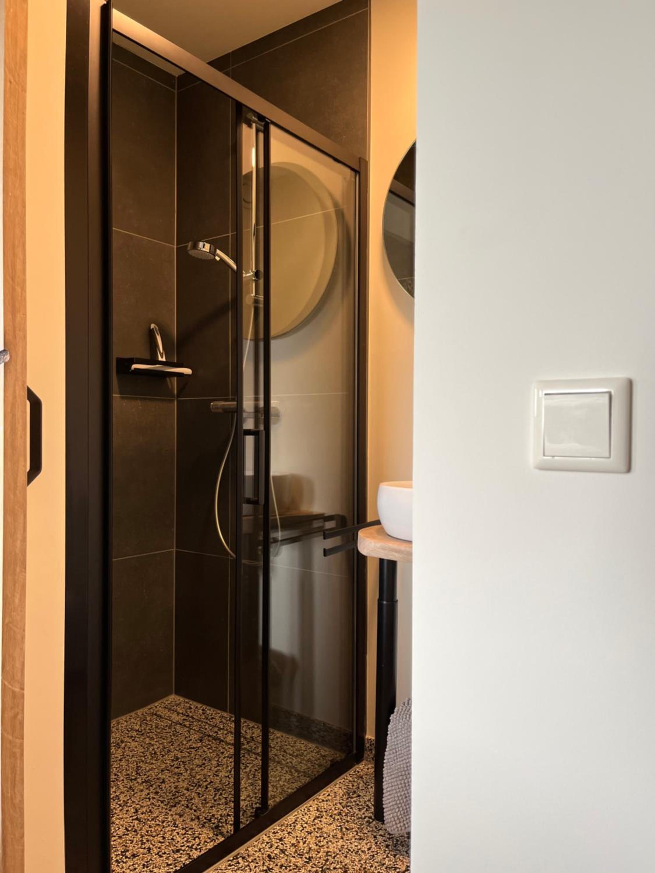 Deluxe Double Room - Photo 16