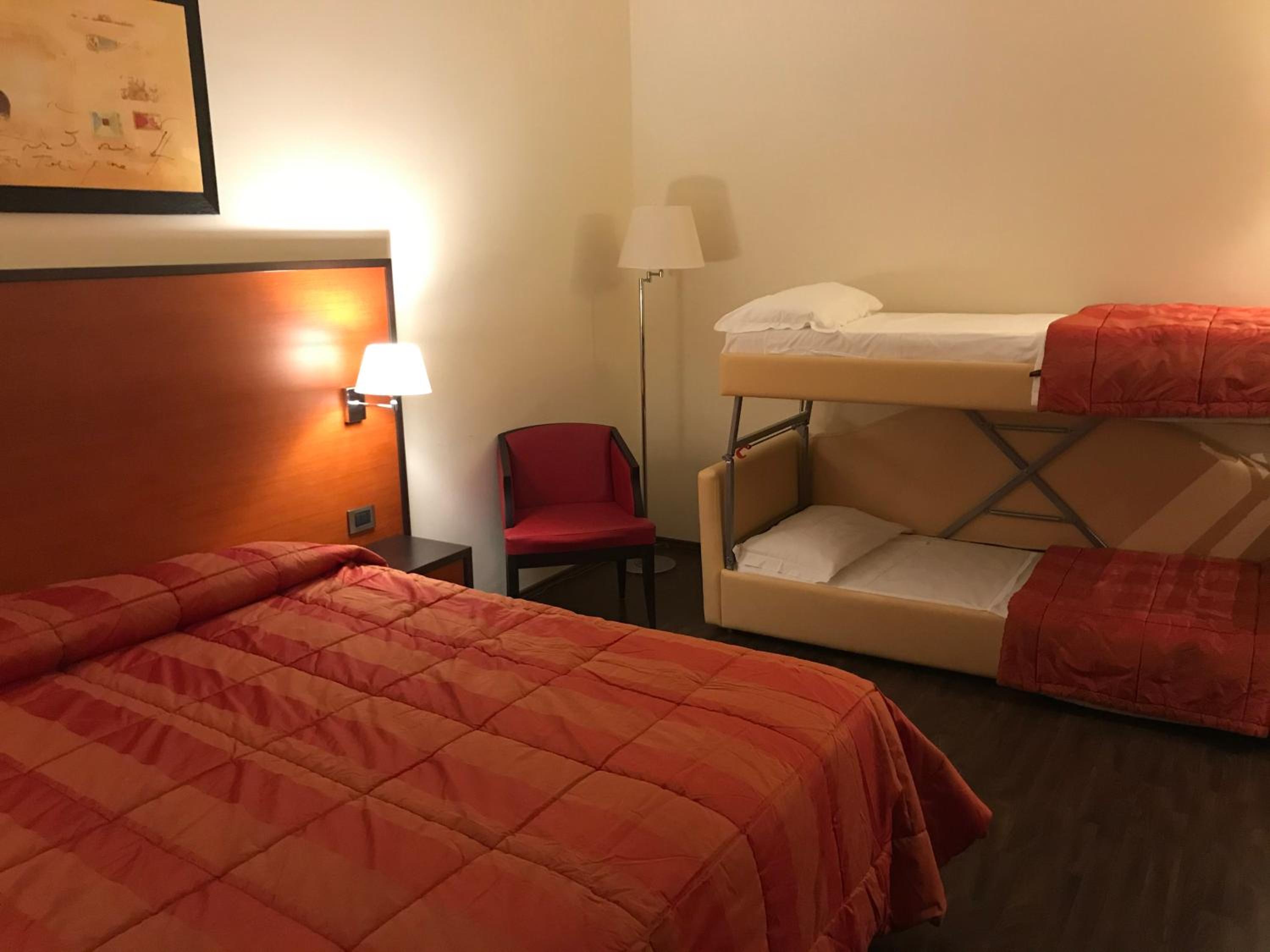Standard Double Room - Photo 9