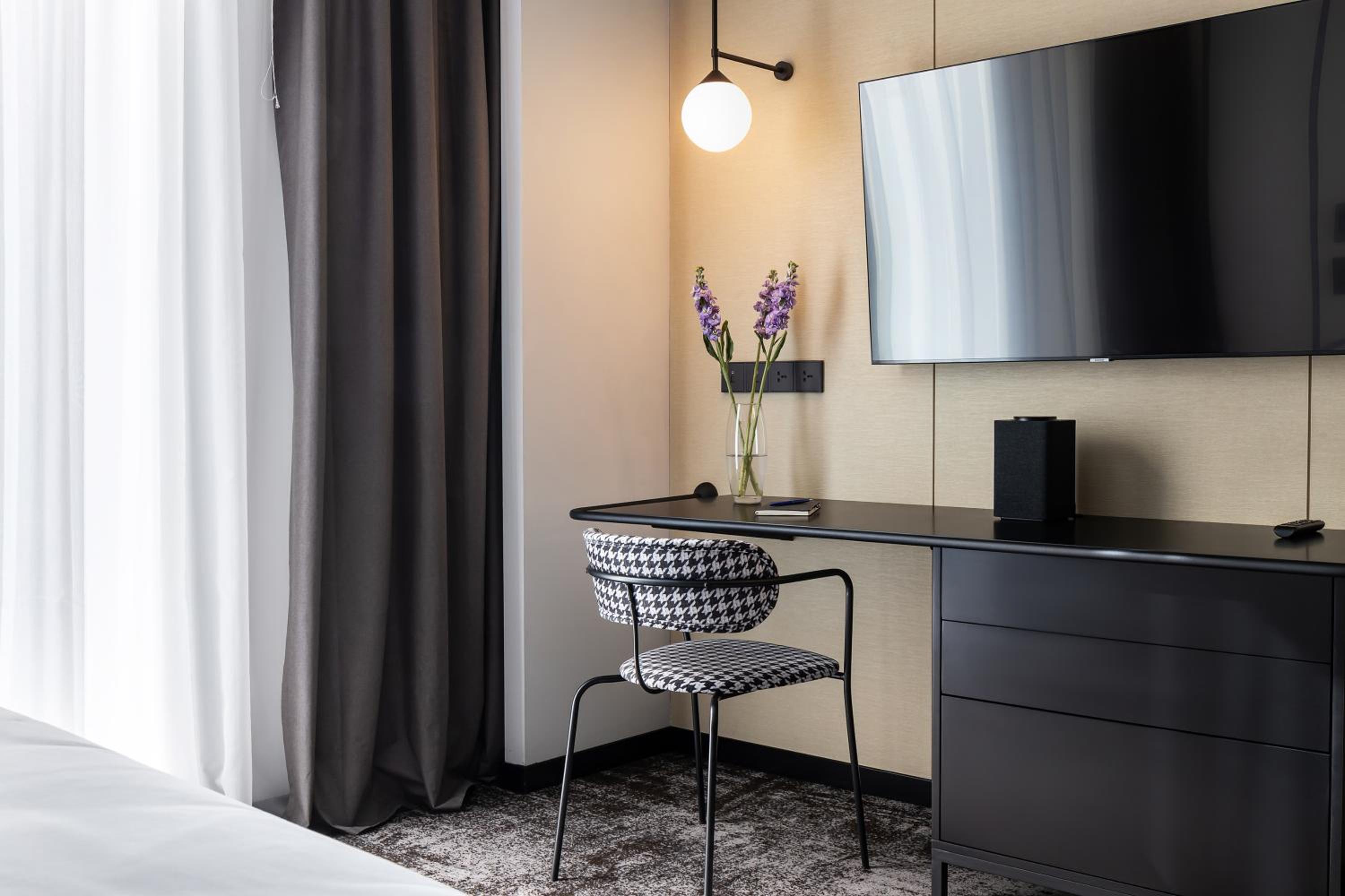 One-Bedroom Apartment - Photo 1