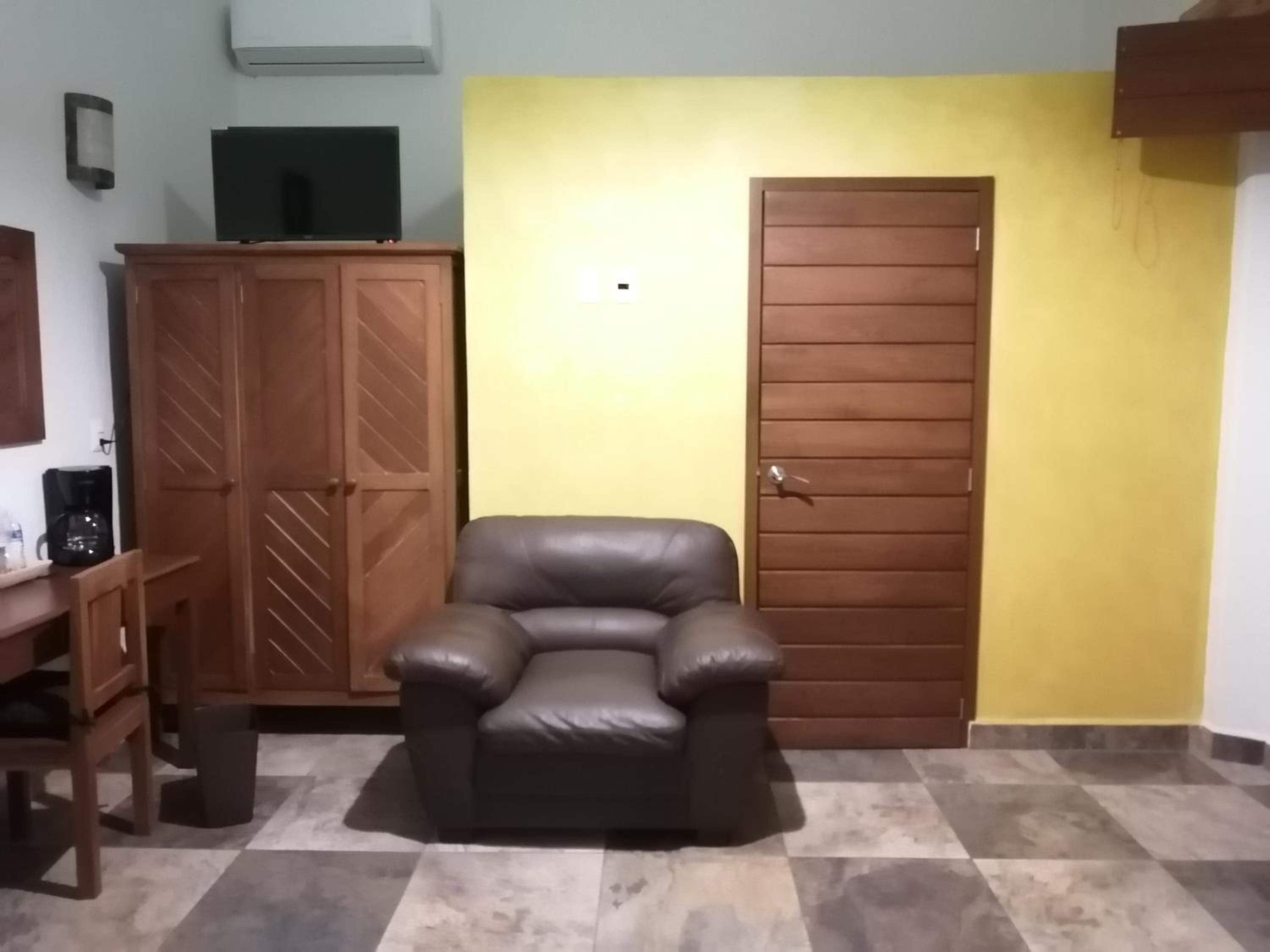 Standard Family Room photo 1