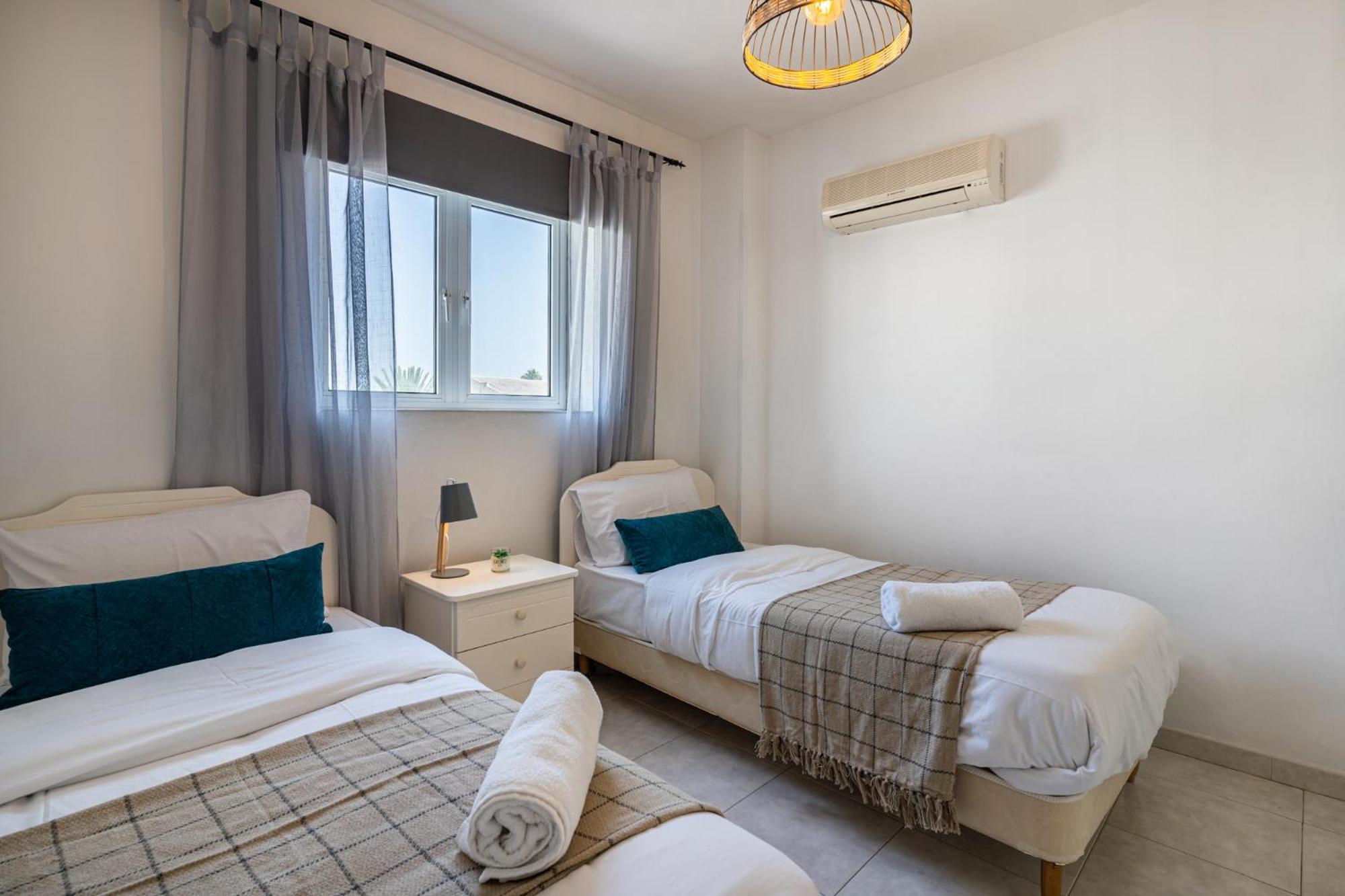 Apartment with Balcony - Photo 8