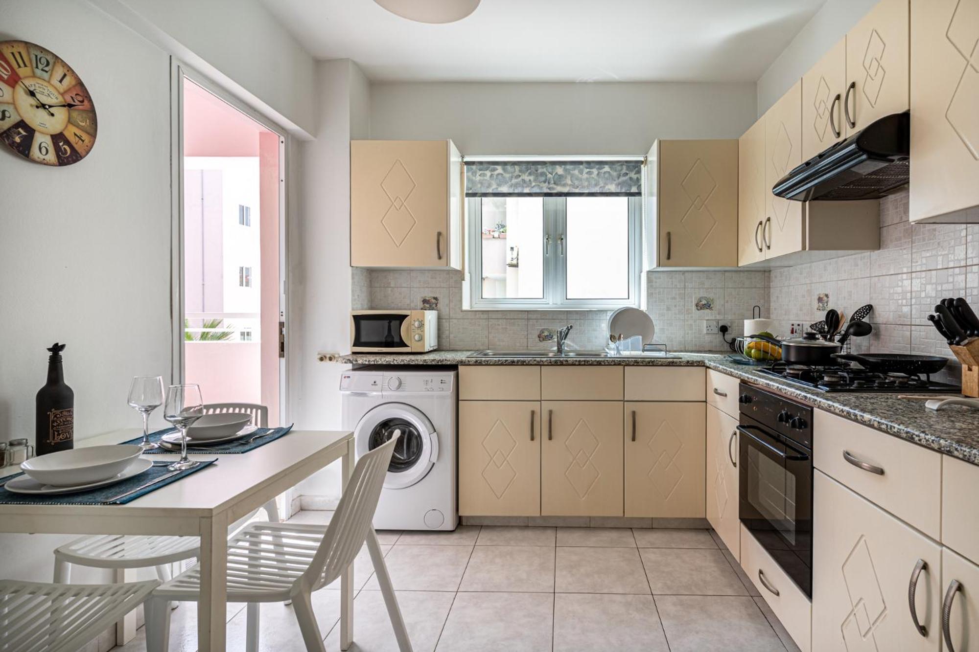 Apartment with Balcony - Photo 11