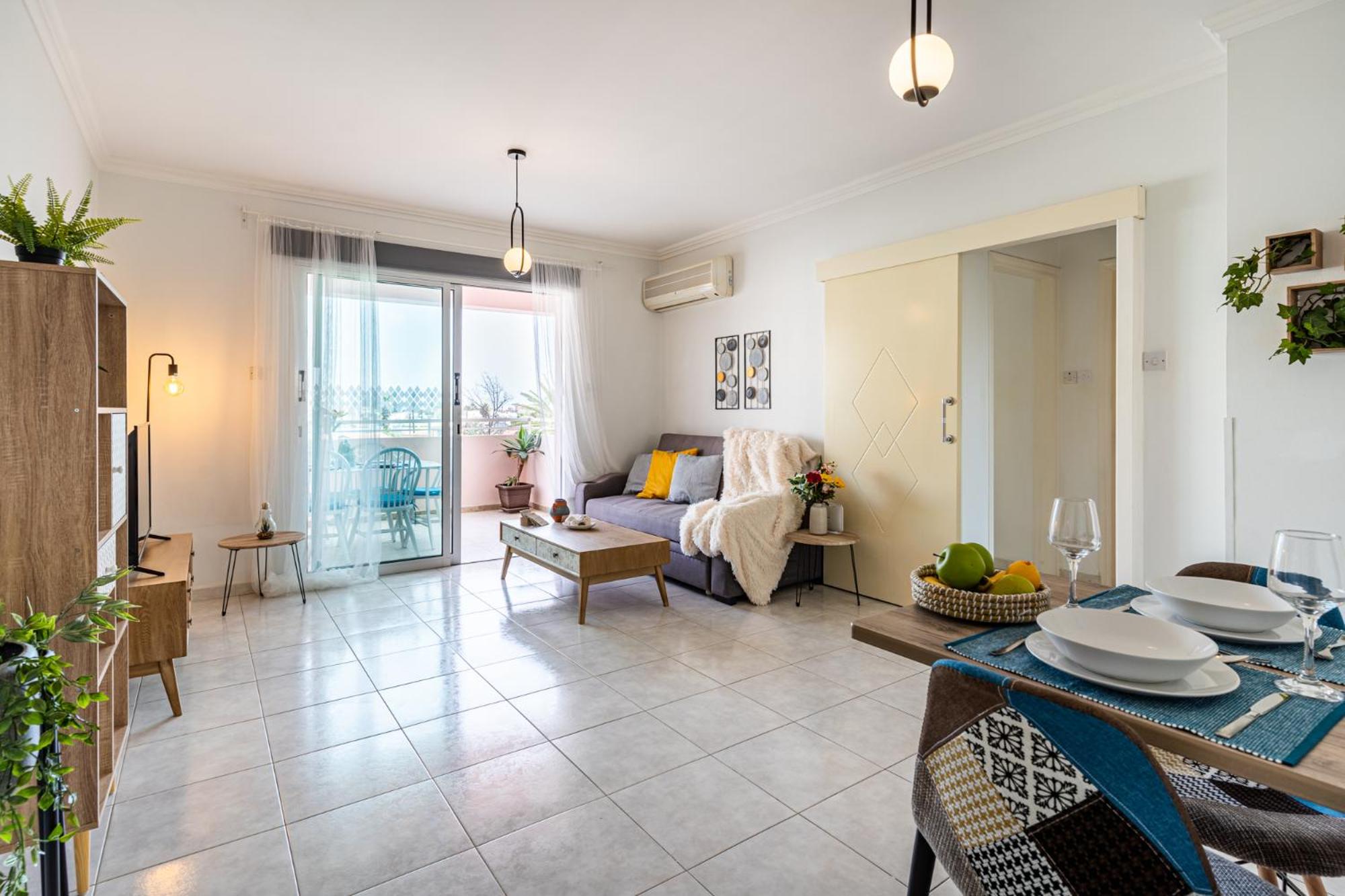 Apartment with Balcony - Photo 22