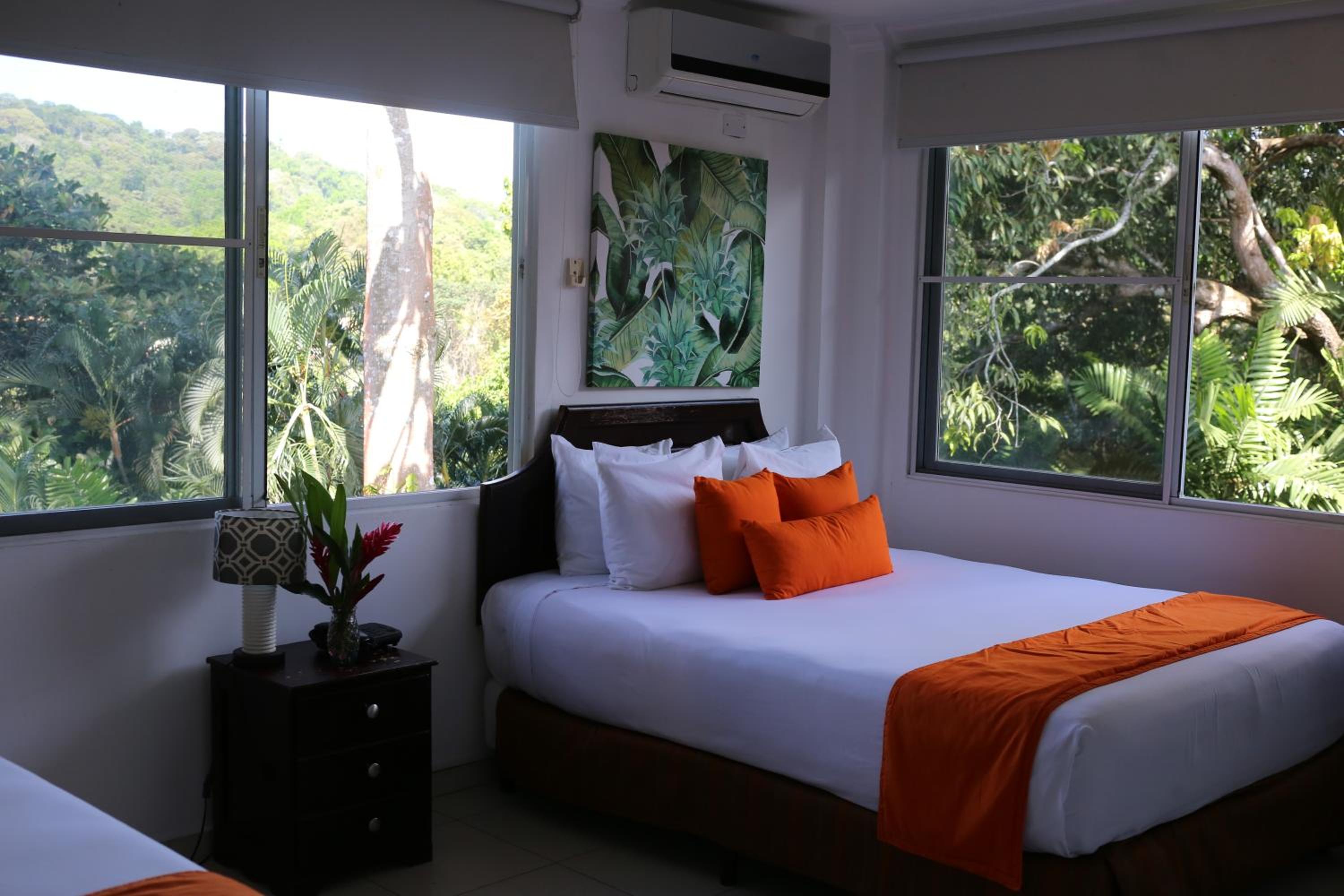 Standard Double Room - Photo 8
