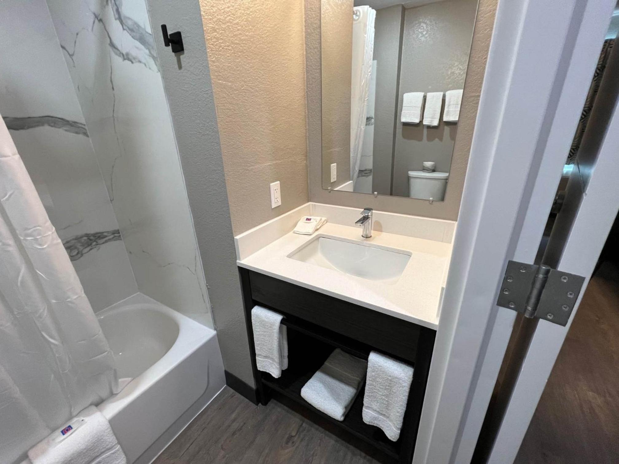 Deluxe Queen Room photo 3