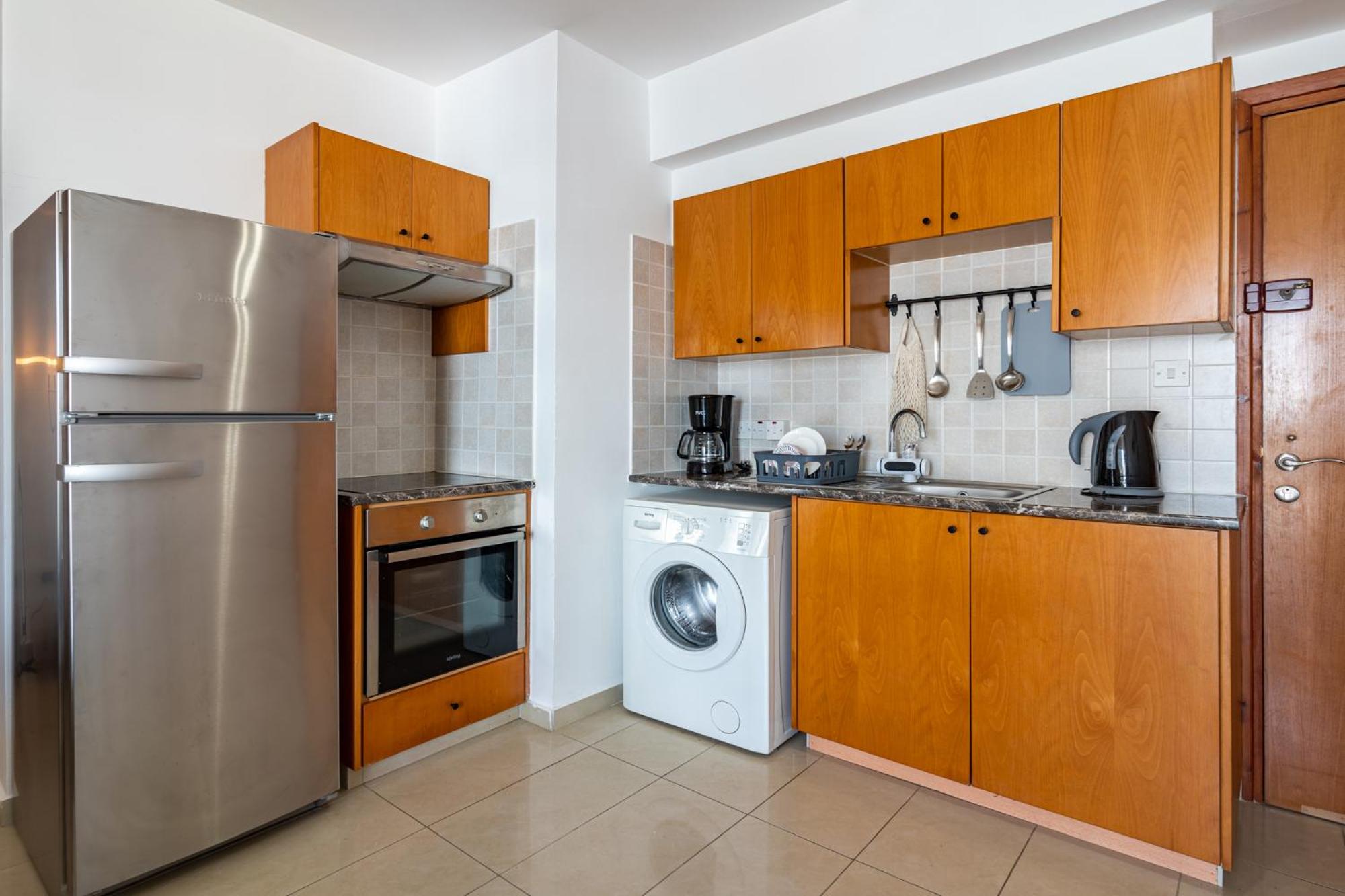 Studio Apartment - Photo 13