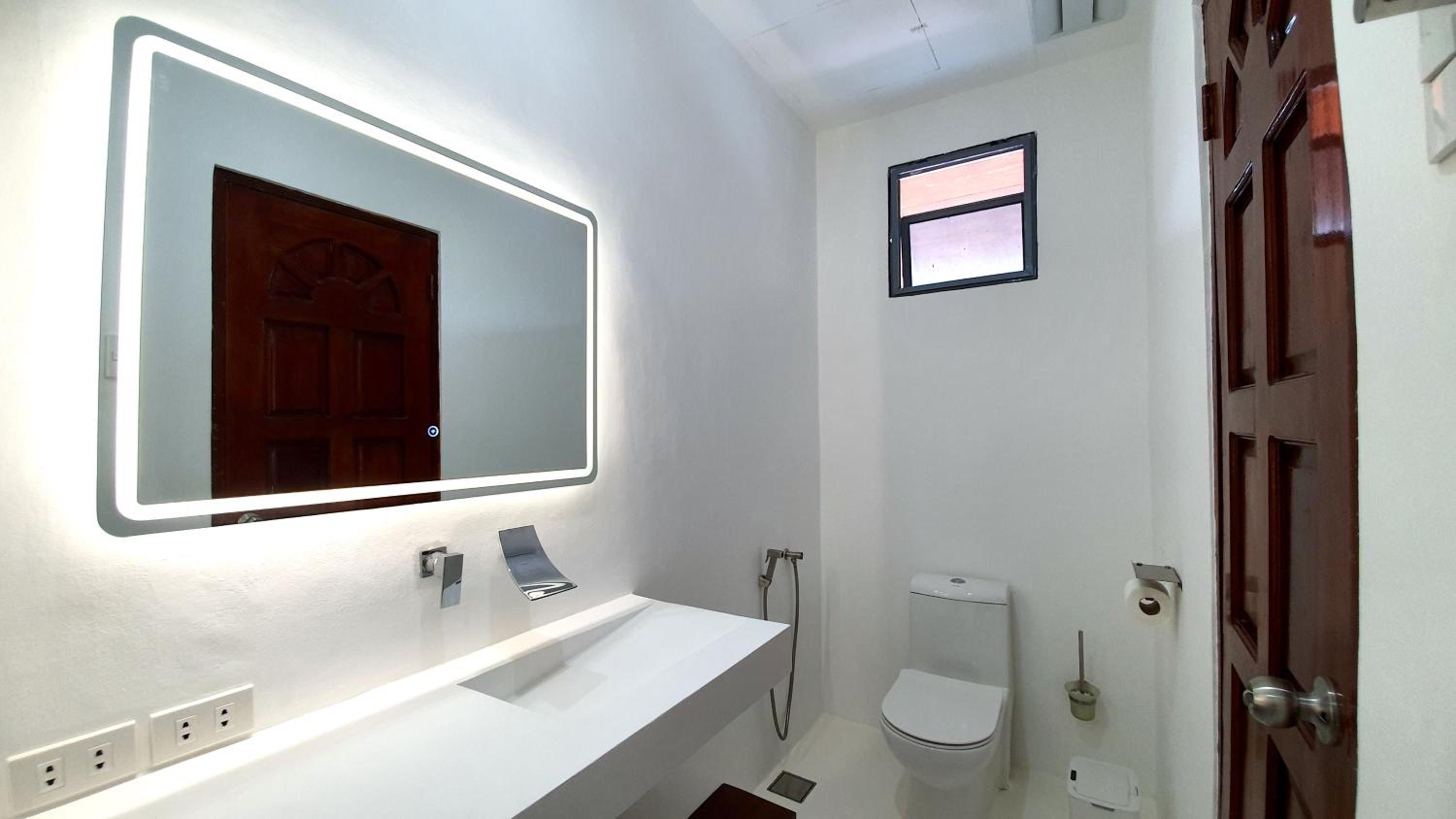 Superior King Room - Photo 8