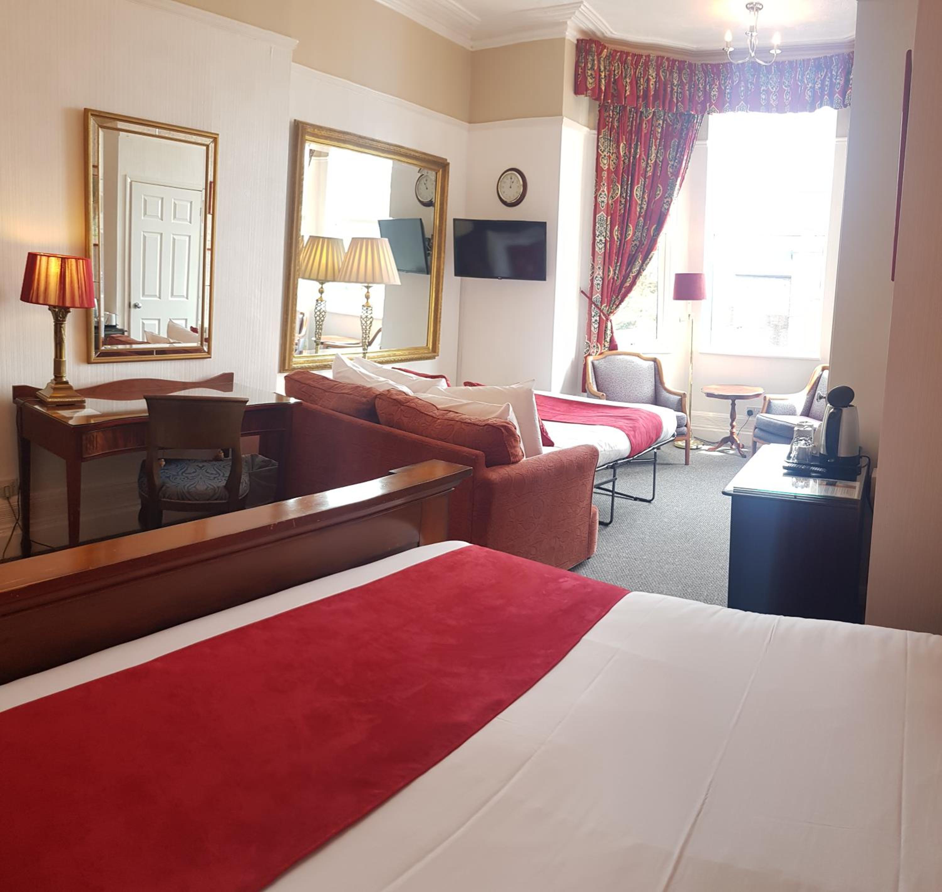 Deluxe Family Room - Photo 7