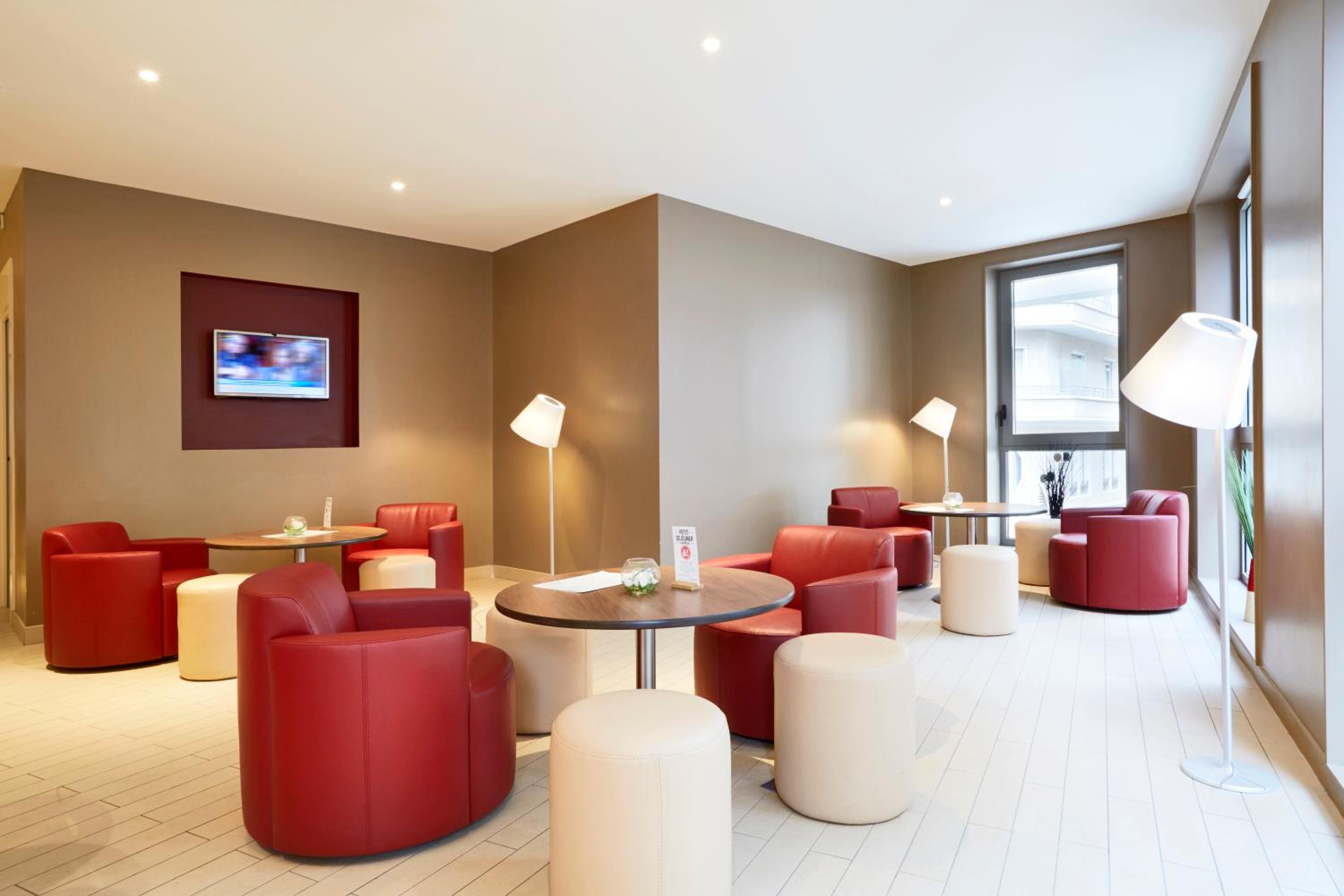 Standard Twin Room - Photo 2