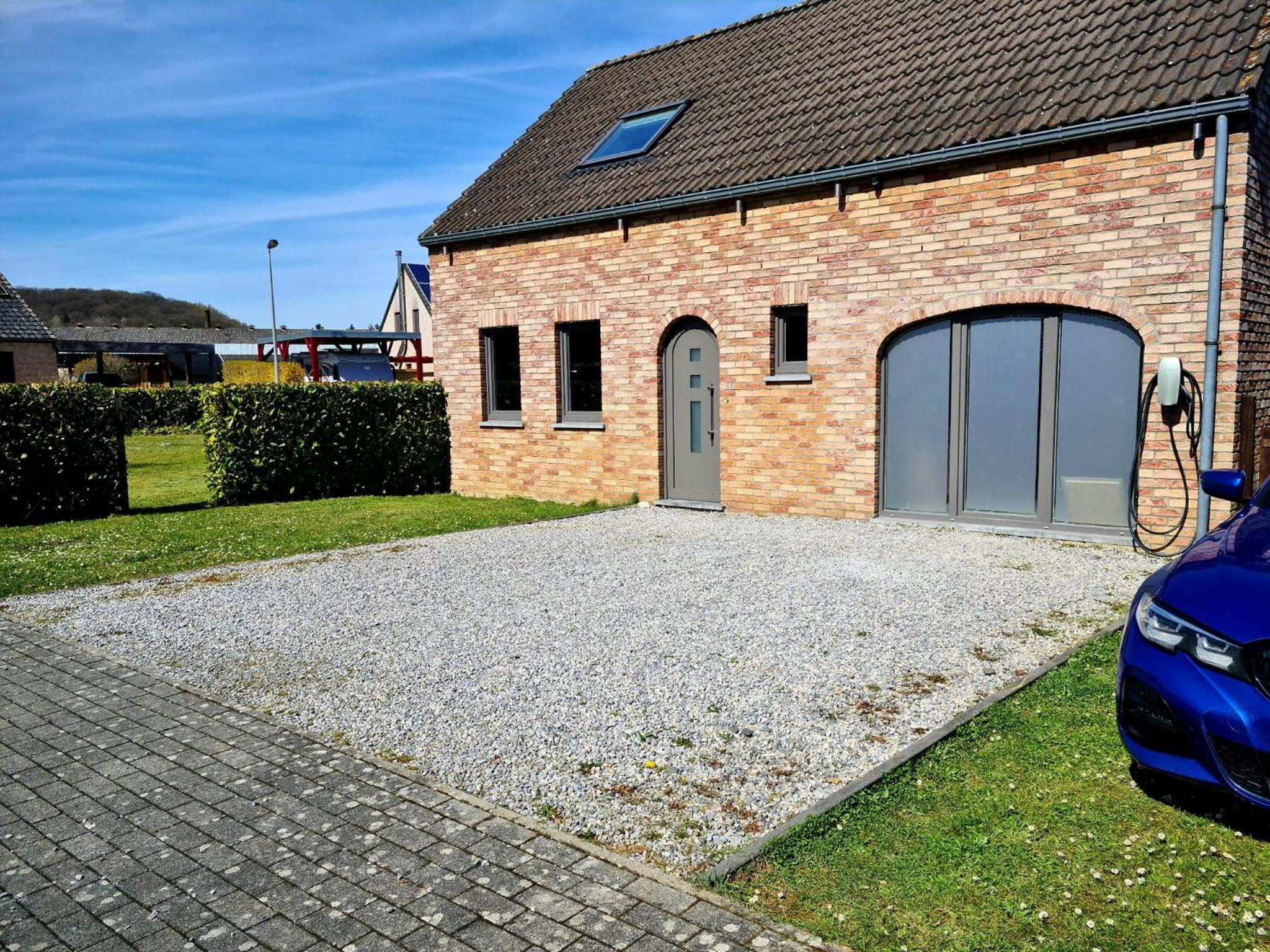 Three-Bedroom House photo 2