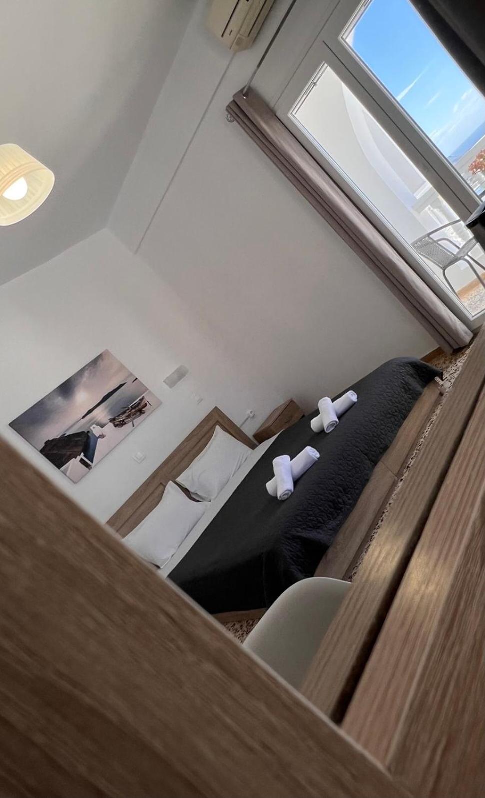 Double Room with Balcony and Sea View - Photo 14