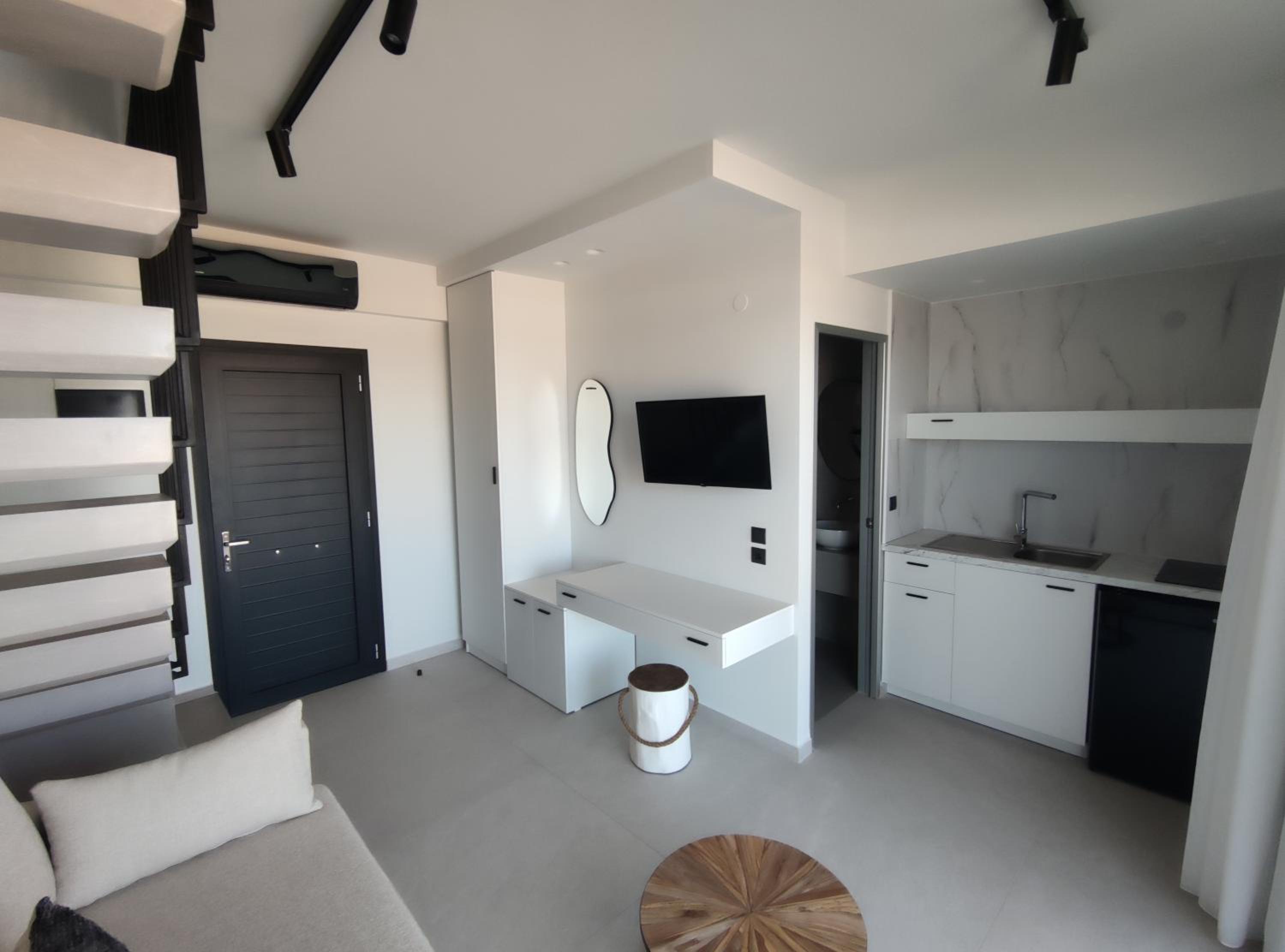 Studio Apartment with Sea View photo 2
