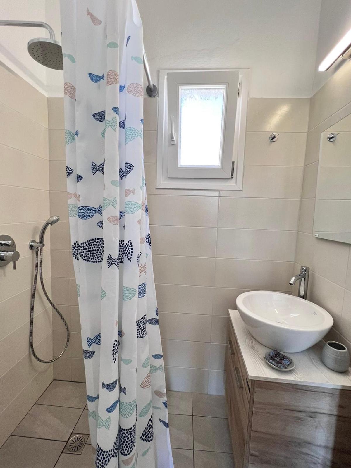 Double Room with Balcony - Photo 4