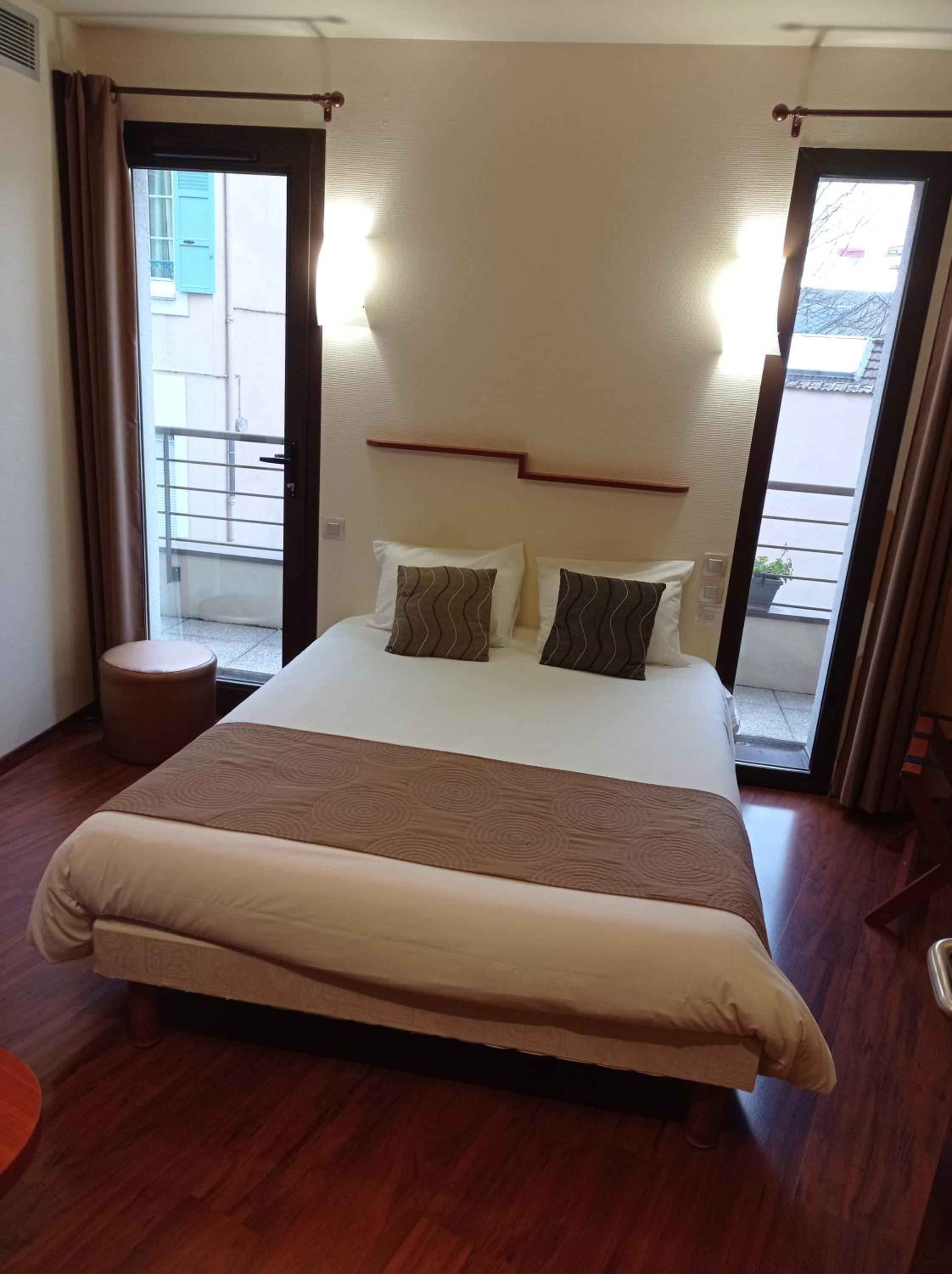 Standard Double Room - Photo 2