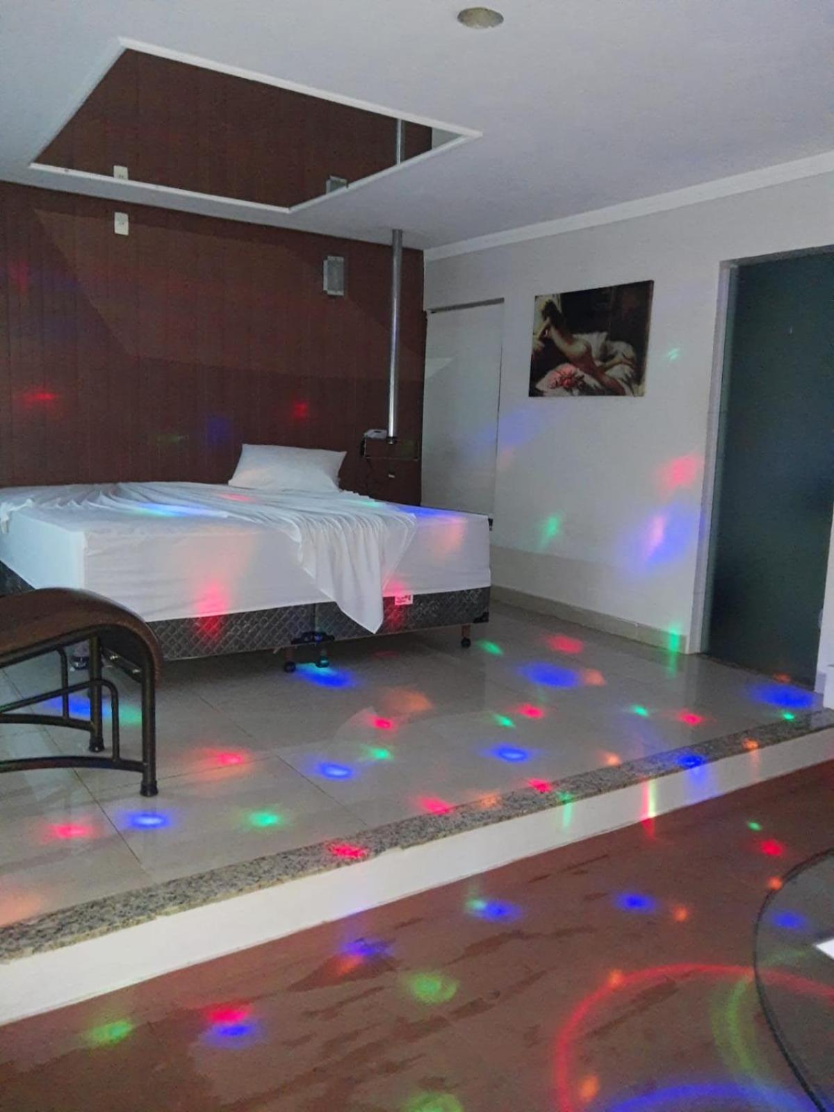 Queen Room with Pool View photo 3