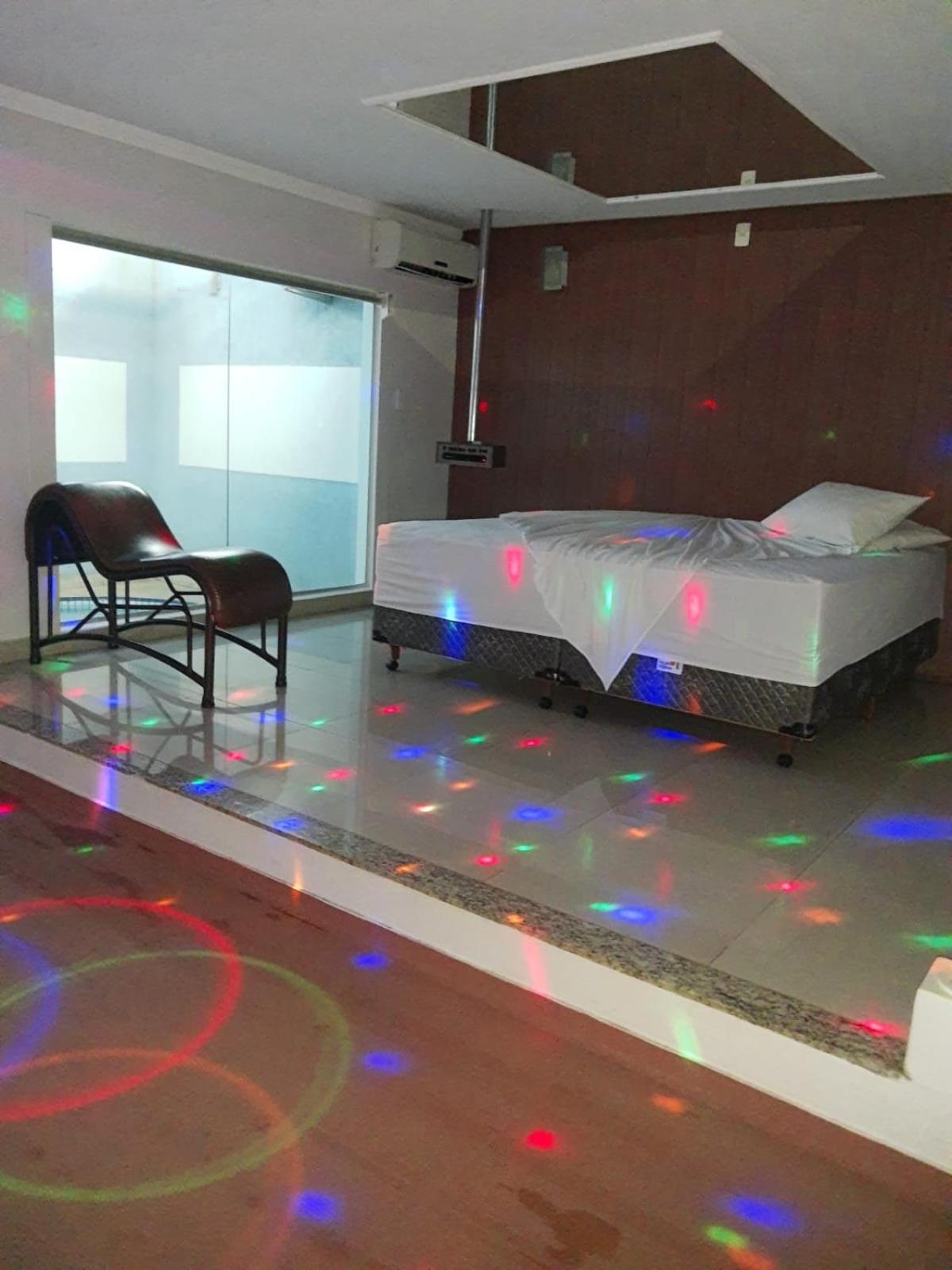 Queen Room with Pool View photo 2