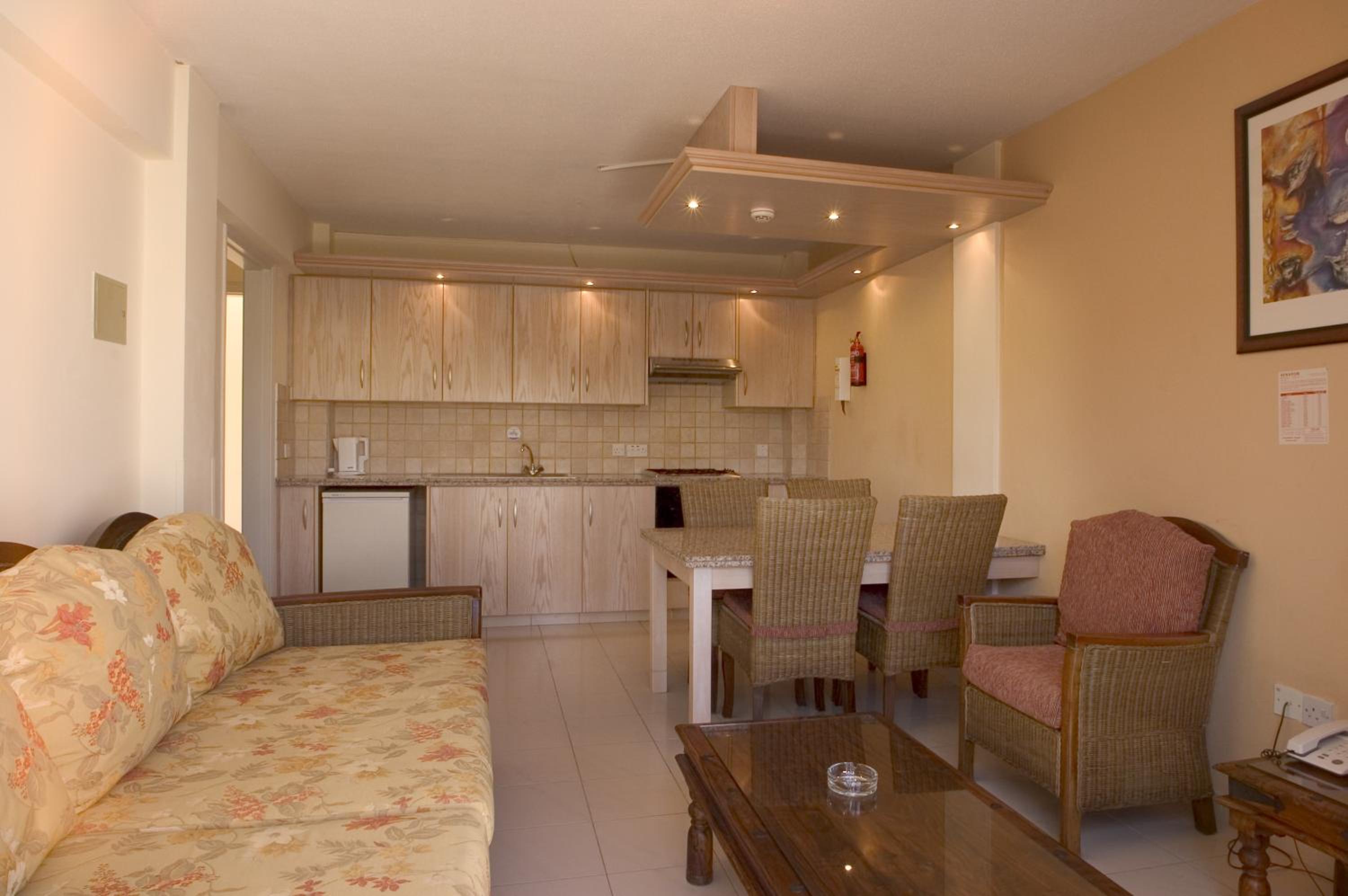 One-Bedroom Apartment - Photo 3