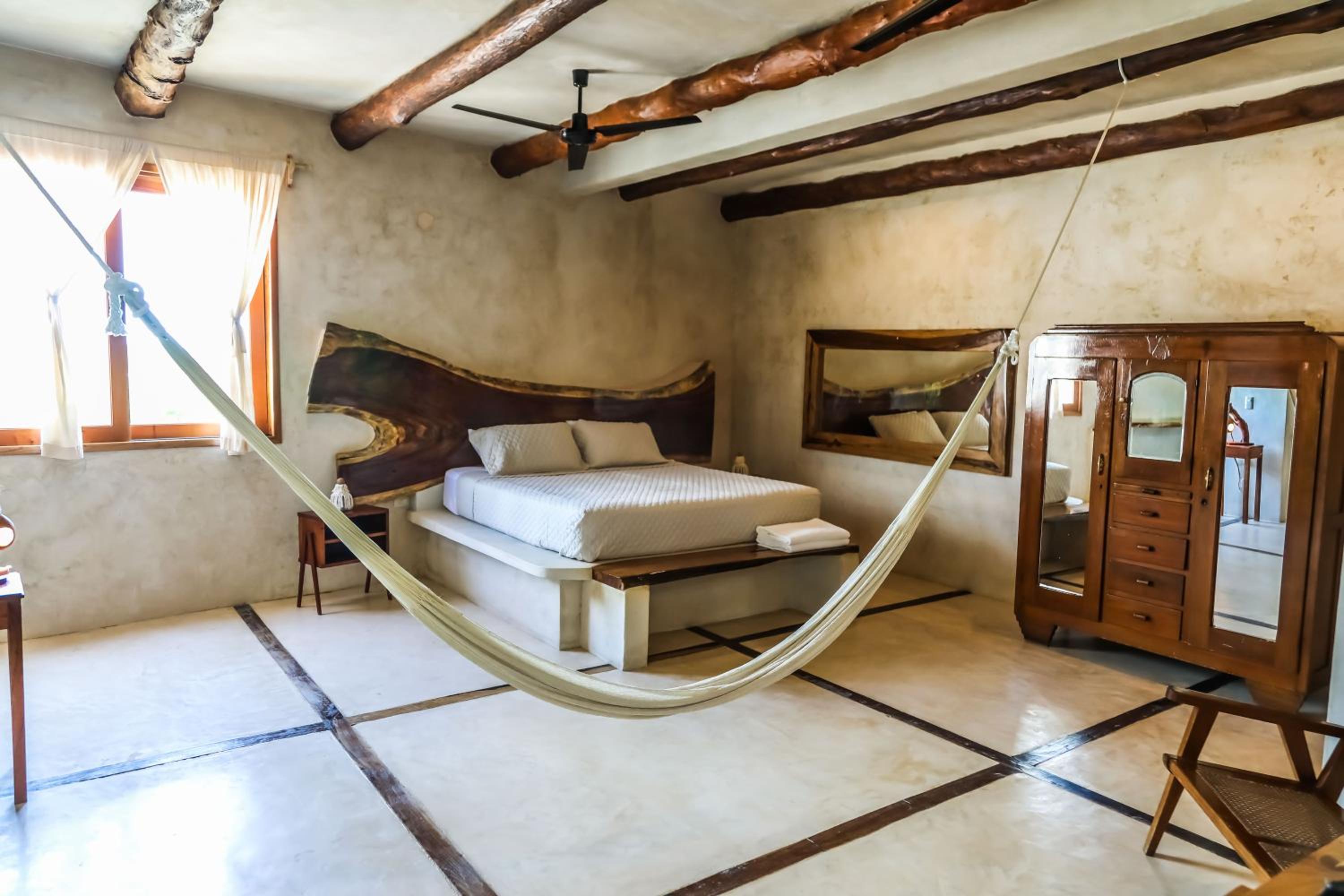 Deluxe King Suite photo 1