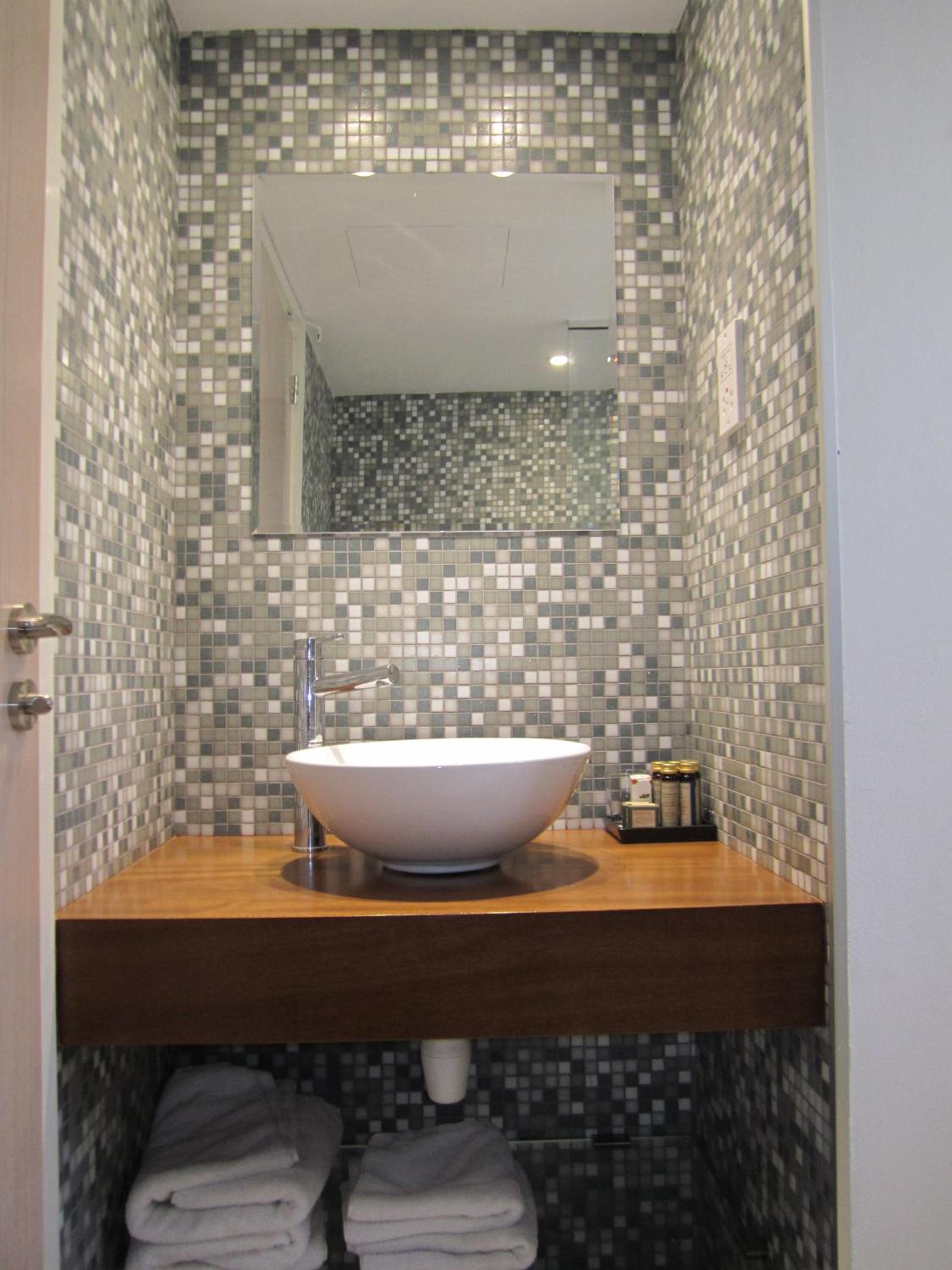 Superior One-Bedroom Apartment - Photo 2