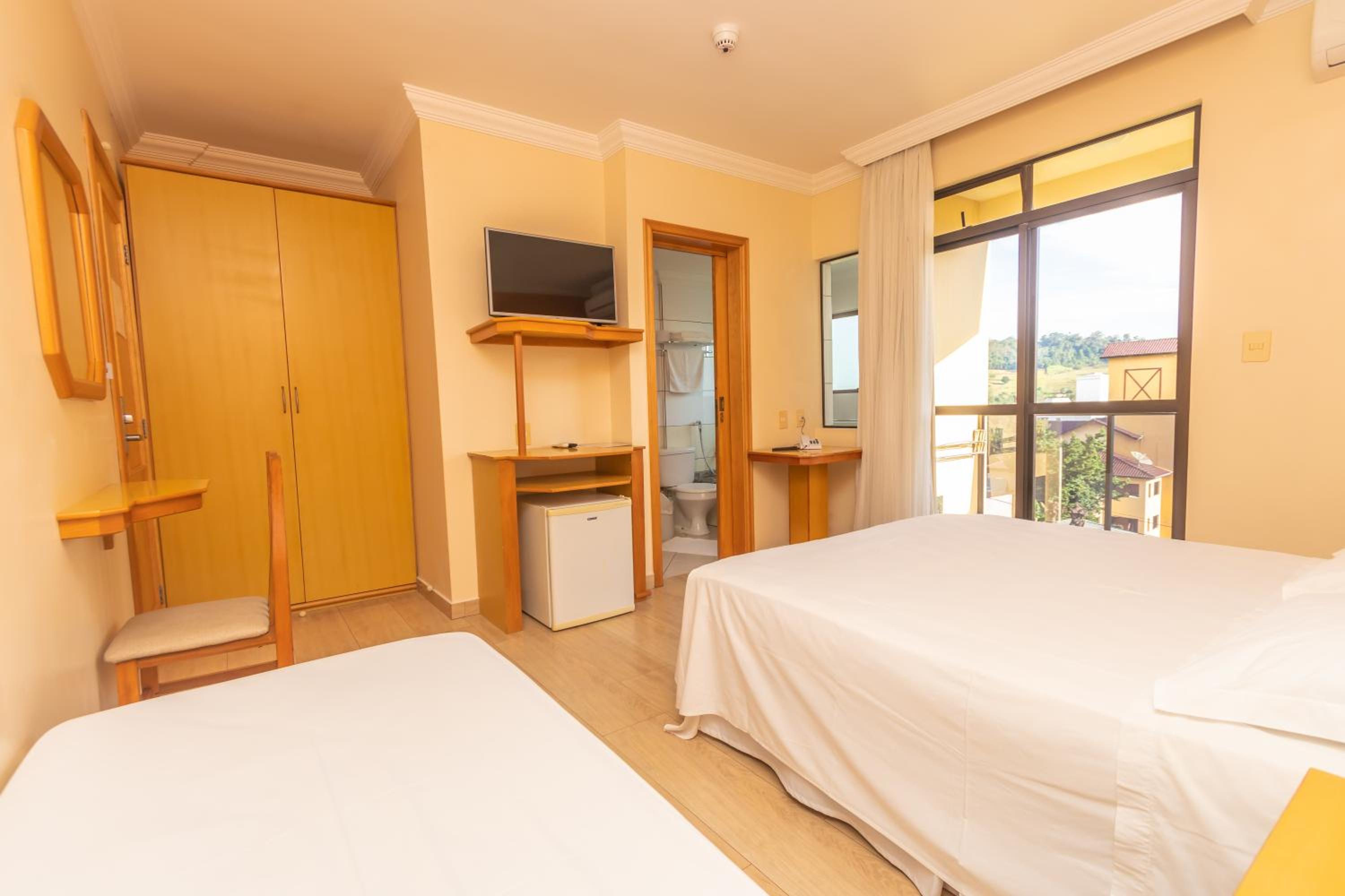 Deluxe Room with Bath photo 1