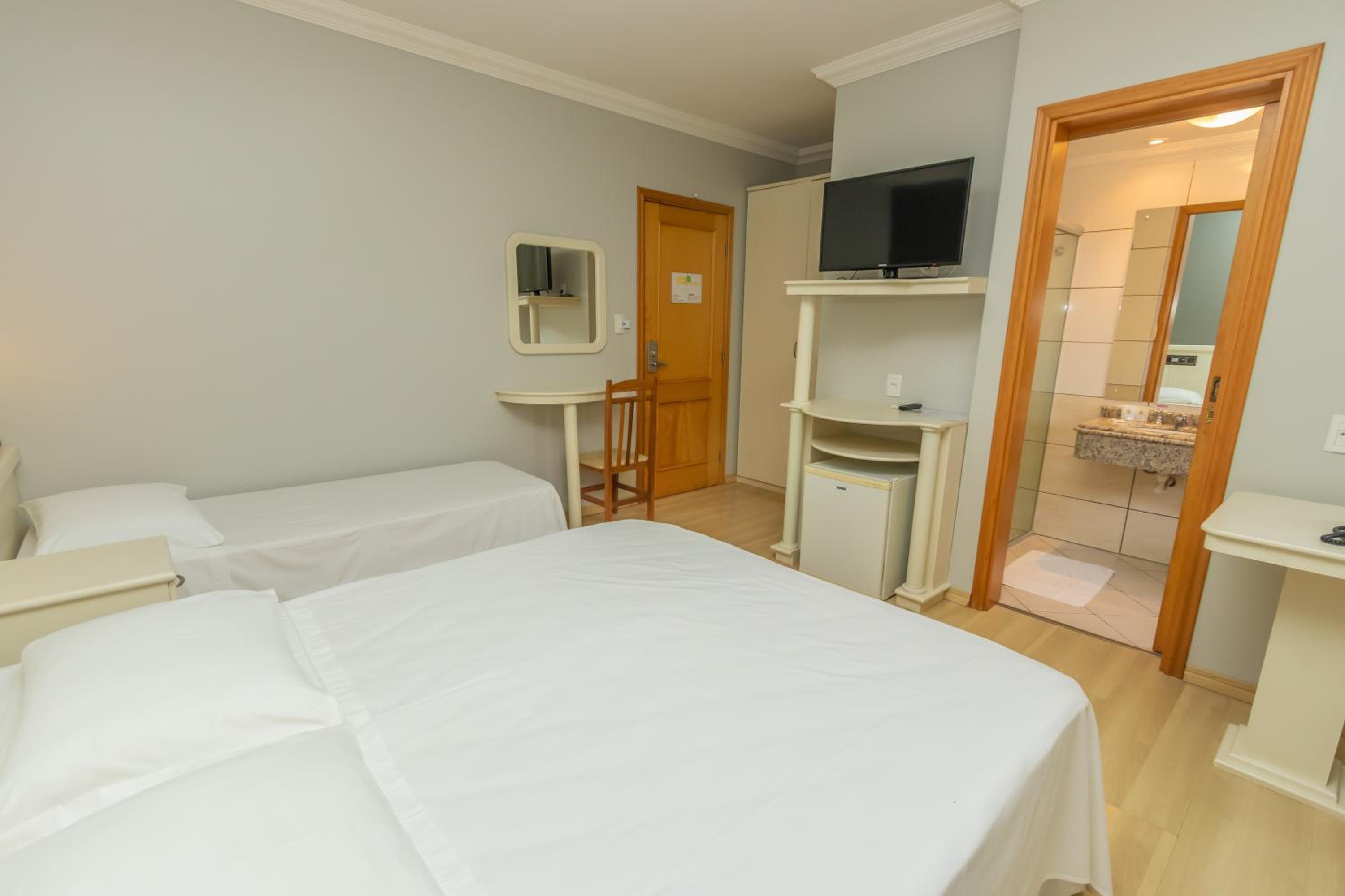Deluxe Room with Bath photo 2
