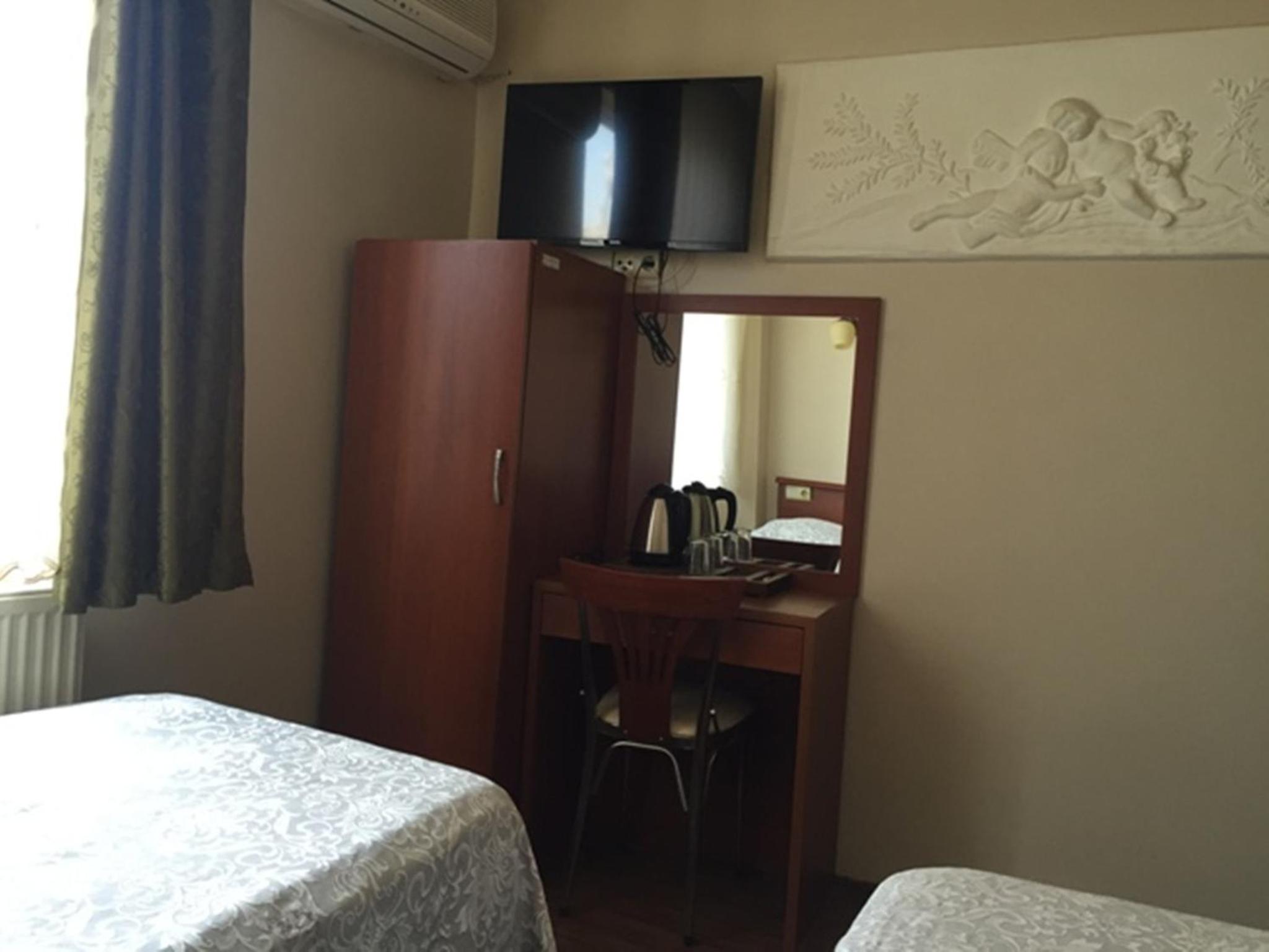 Single Room with Bathroom photo 1