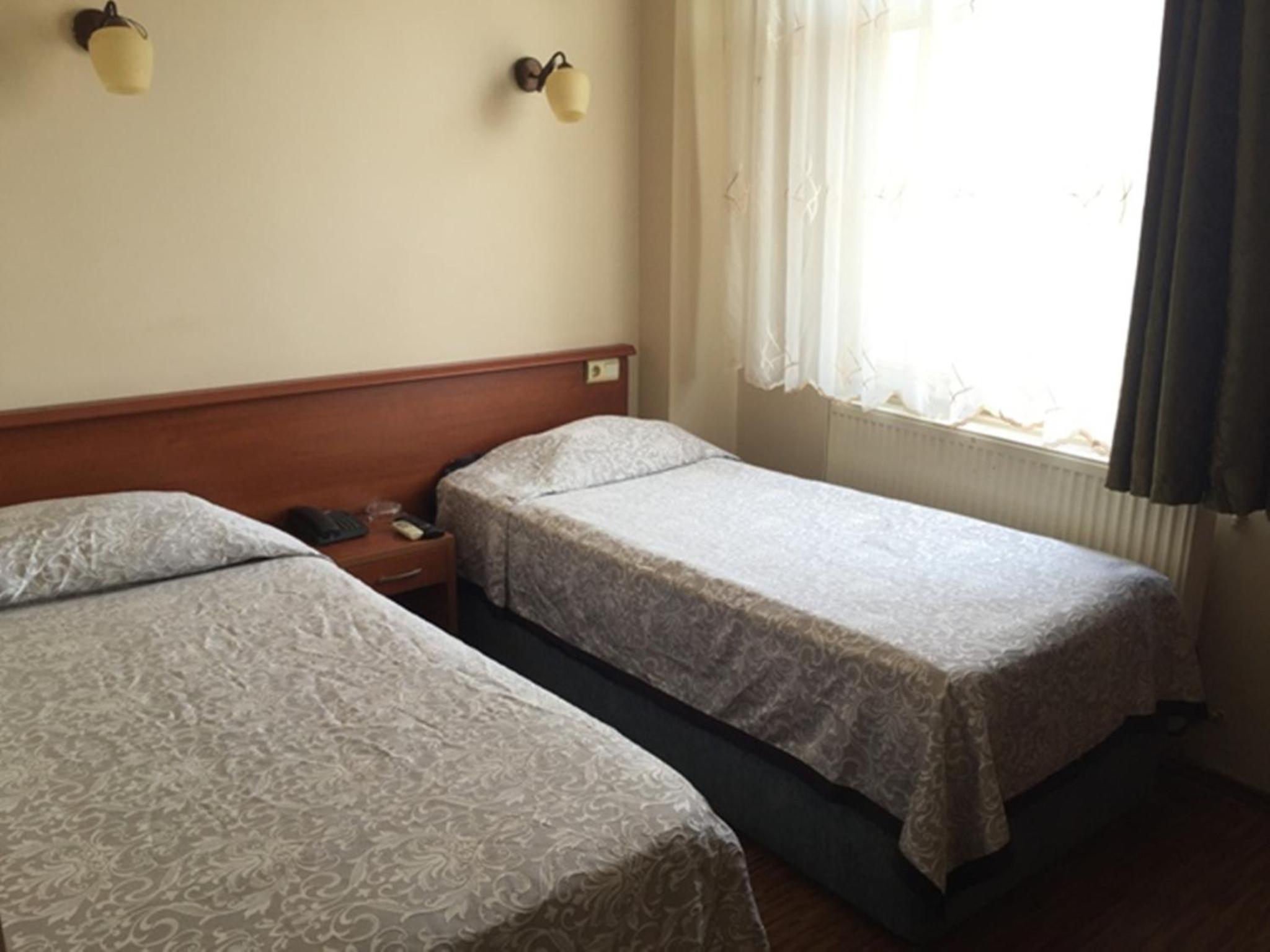 Single Room with Bathroom photo 2