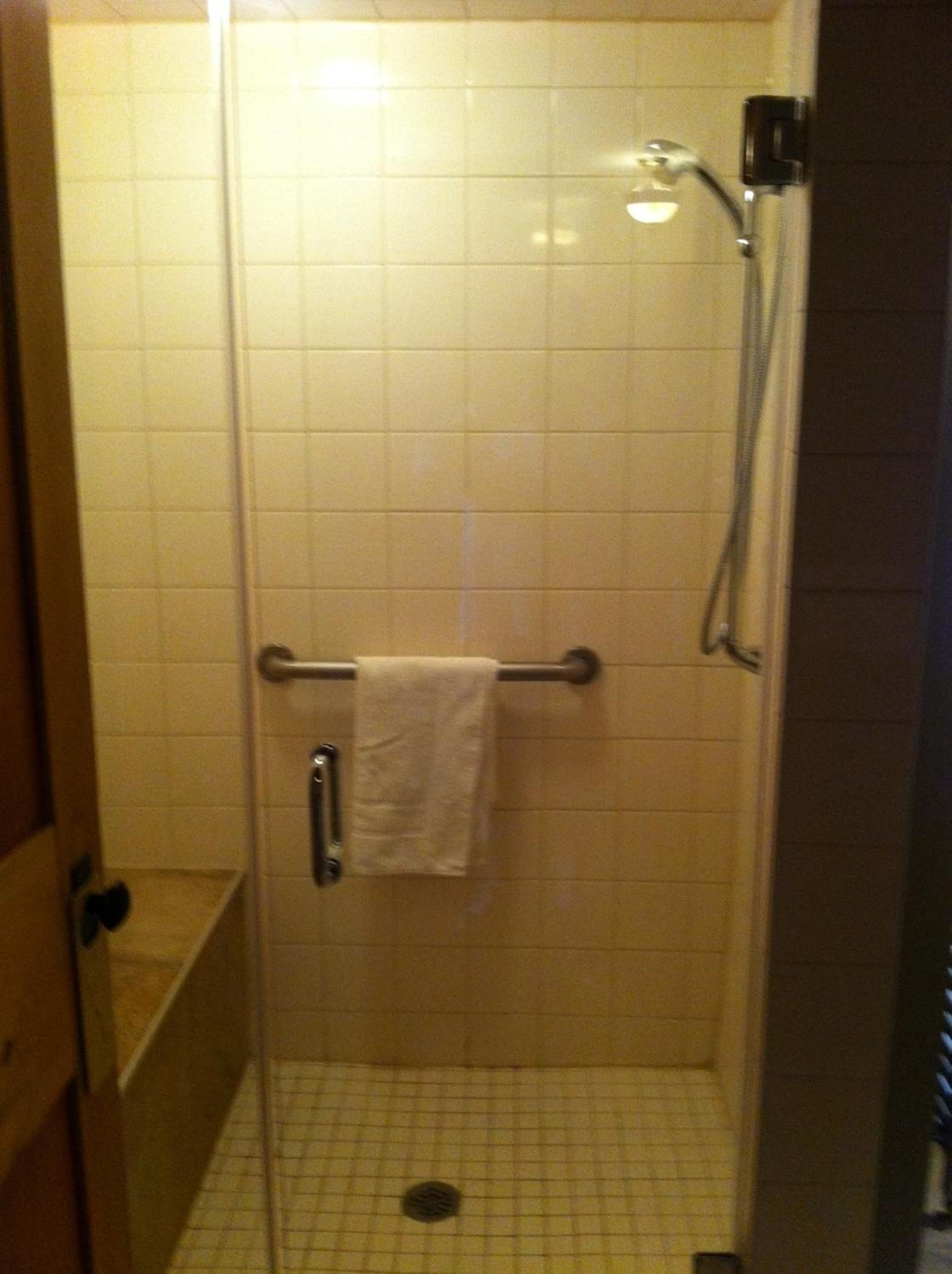 Twin Room - Disability Access photo 2