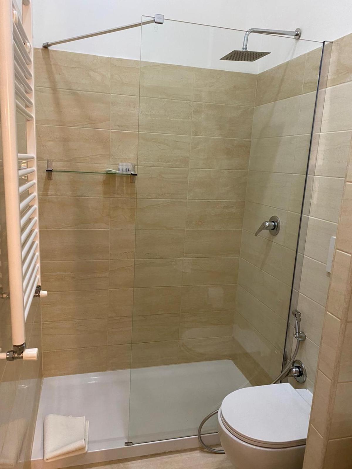 Quadruple Room with Private Bathroom photo 3
