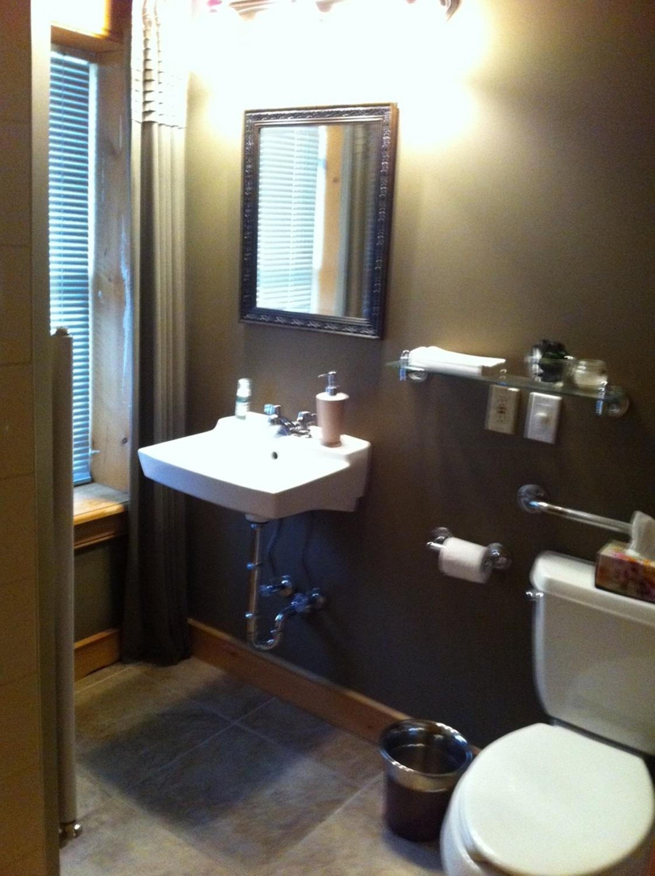 Twin Room - Disability Access photo 3